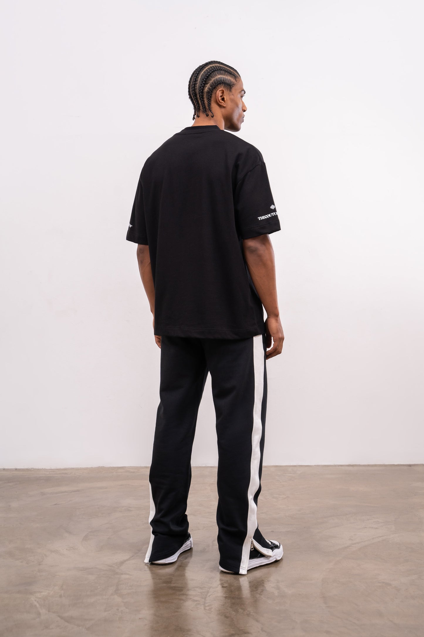 EMBLEM COPYRIGHT T-SHIRT - BLACK