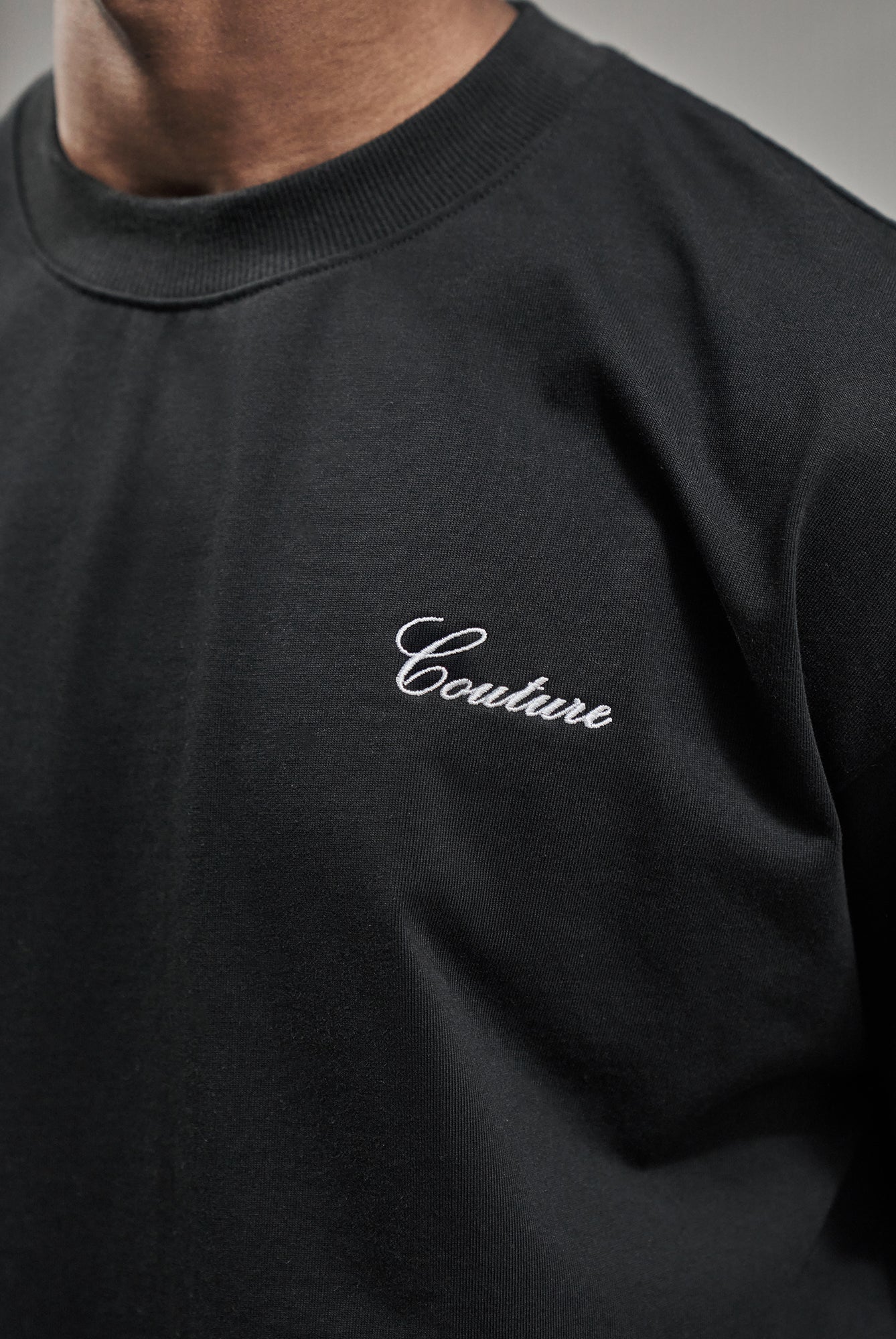 SCRIPT EMBROIDERED T-SHIRT - BLACK