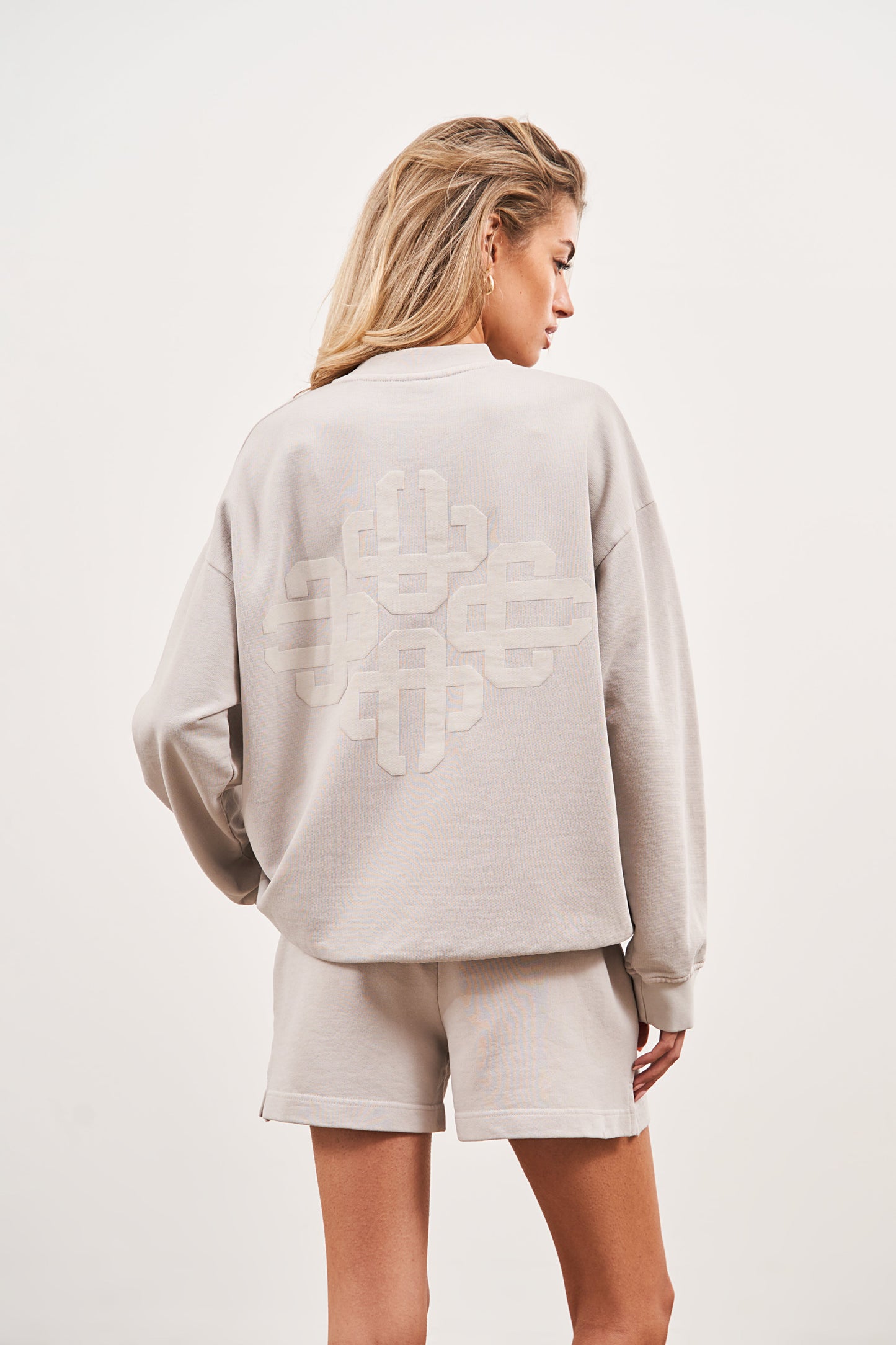 EMBLEM OVERSIZED SWEATSHIRT - GREY