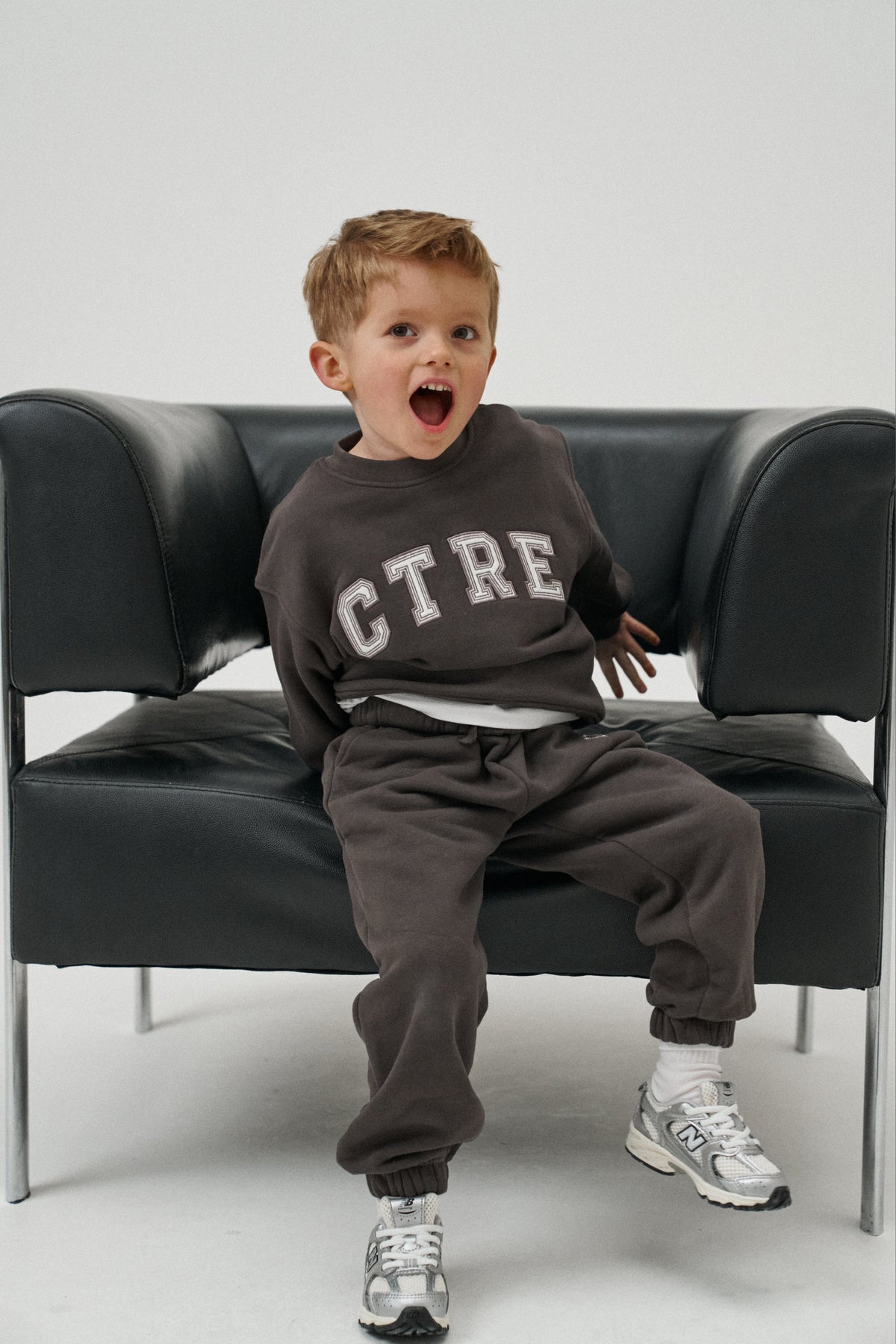 KIDS CTRE SWEATSHIRT - BROWN