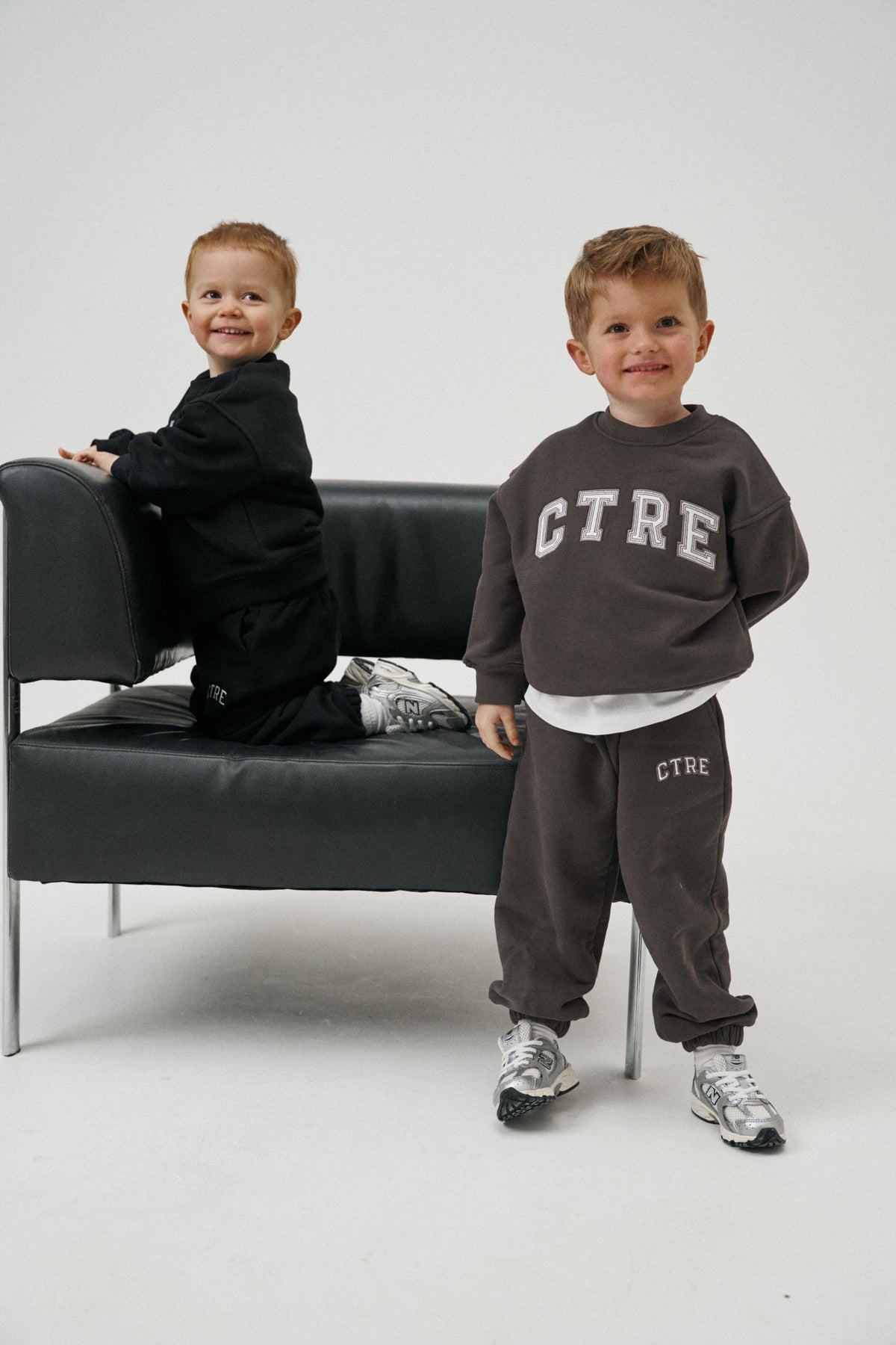 JUNIOR CTRE SWEATSHIRT - BROWN