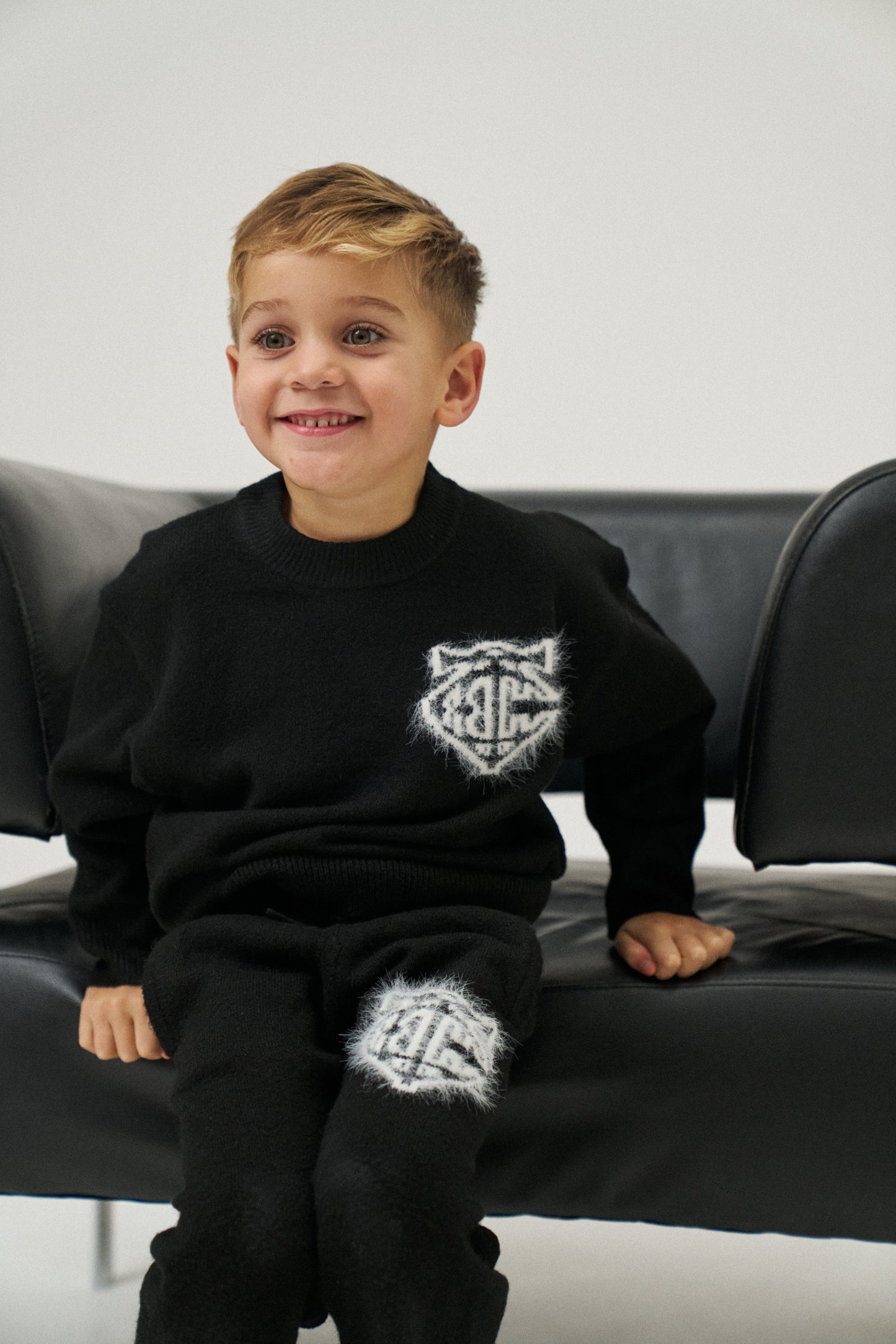 JUNIOR MONOGRAM FLUFFY KNIT CREW - BLACK