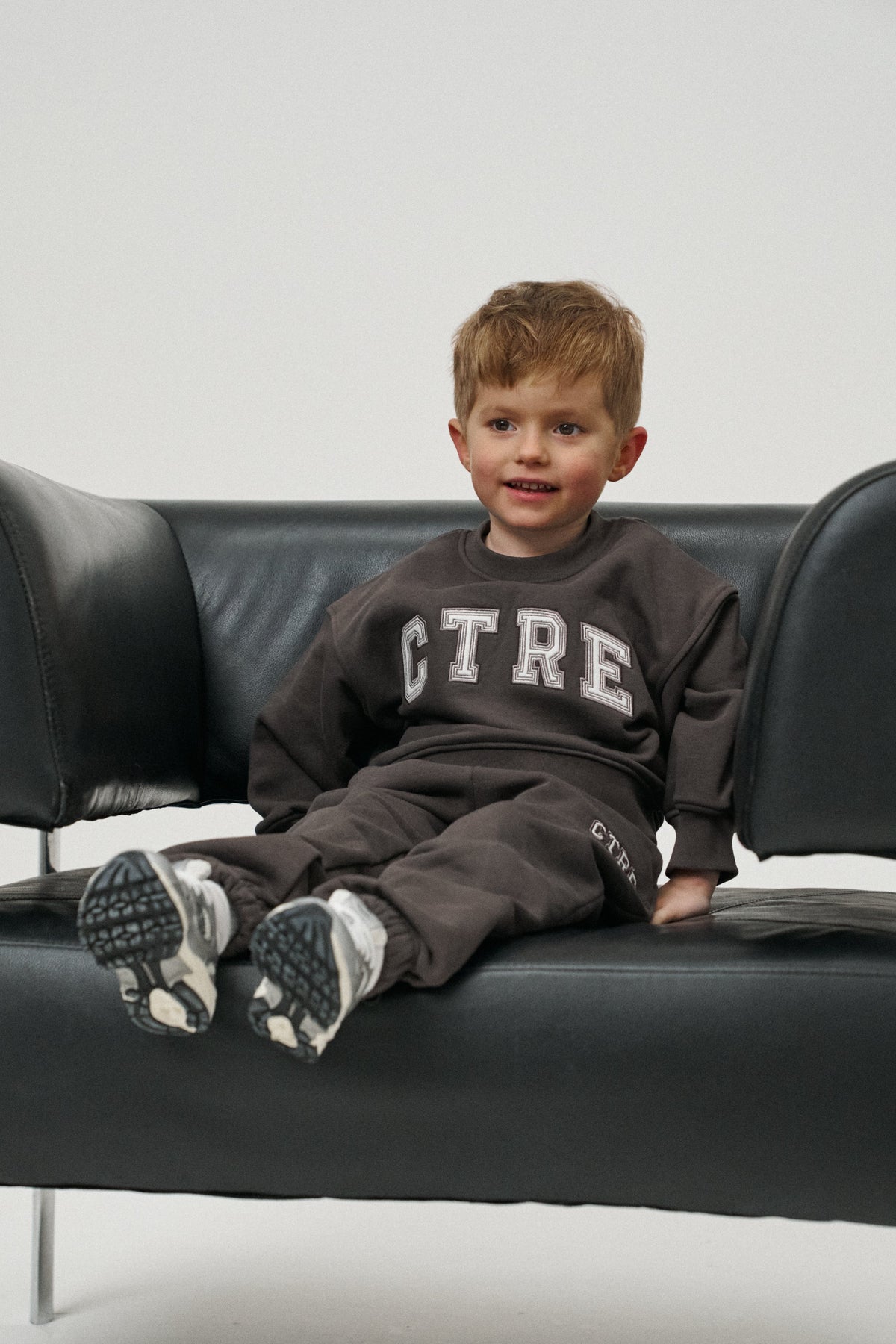 KIDS CTRE SWEATSHIRT - BROWN
