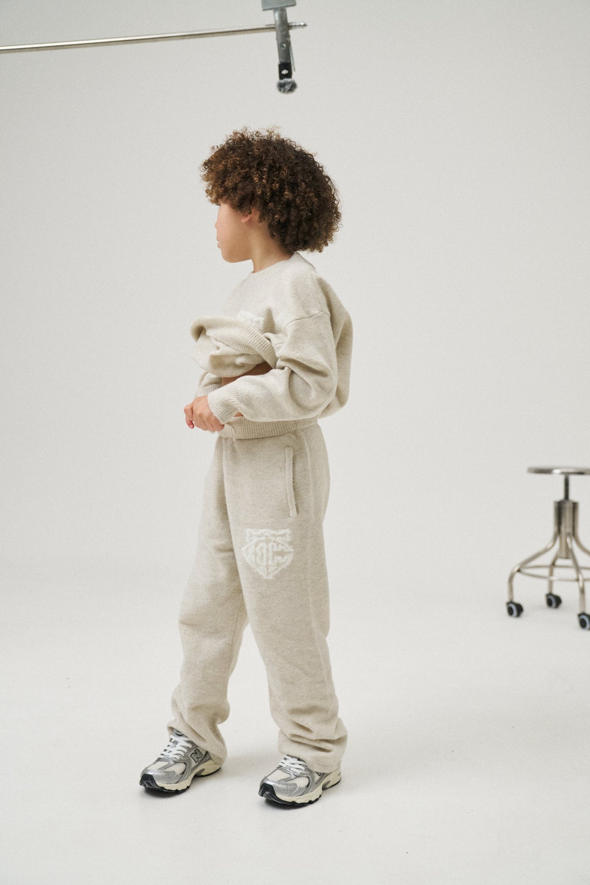 JUNIOR MONOGRAM FLUFFY KNIT CREW - BEIGE