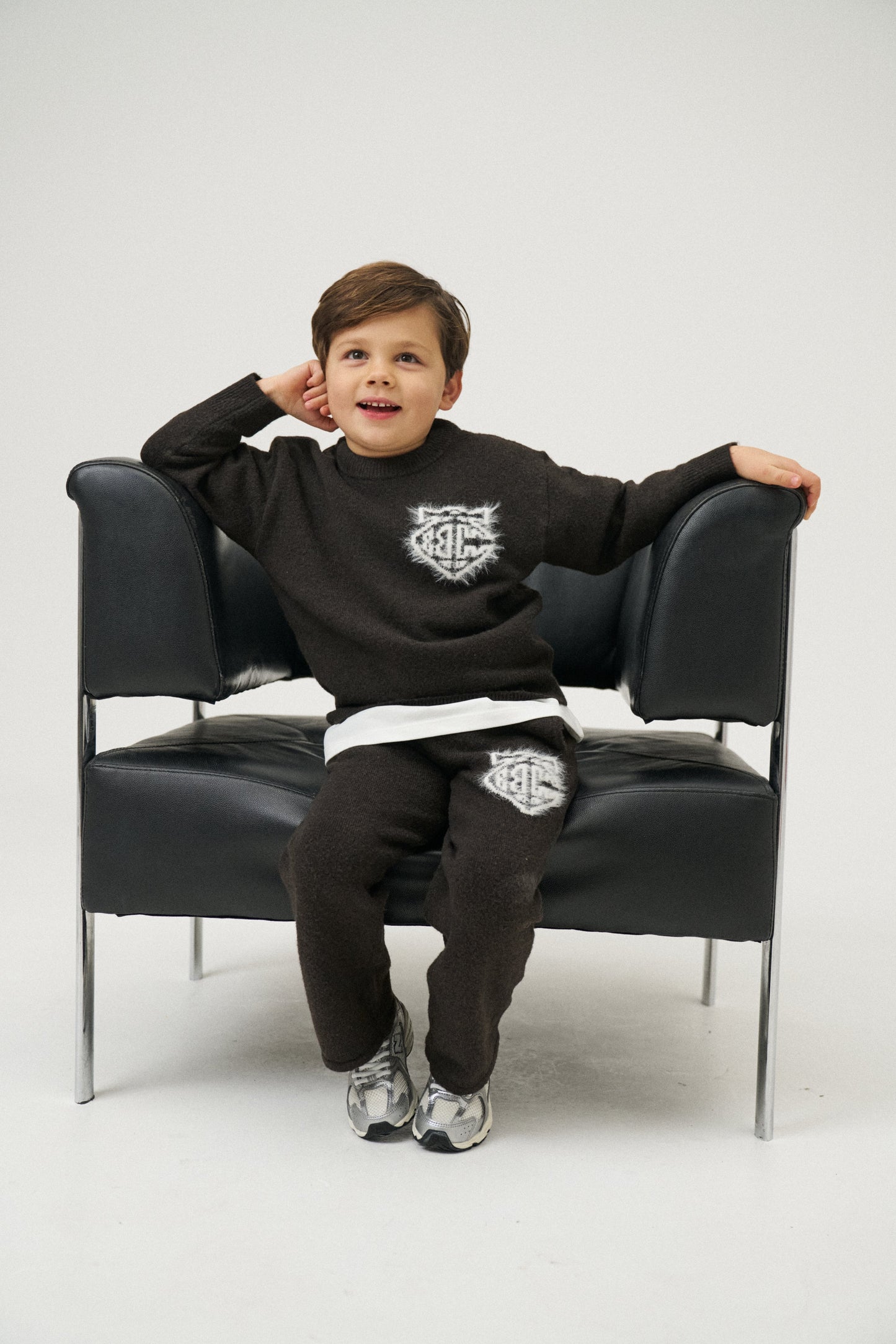 JUNIOR MONOGRAM FLUFFY KNIT CREW - BROWN