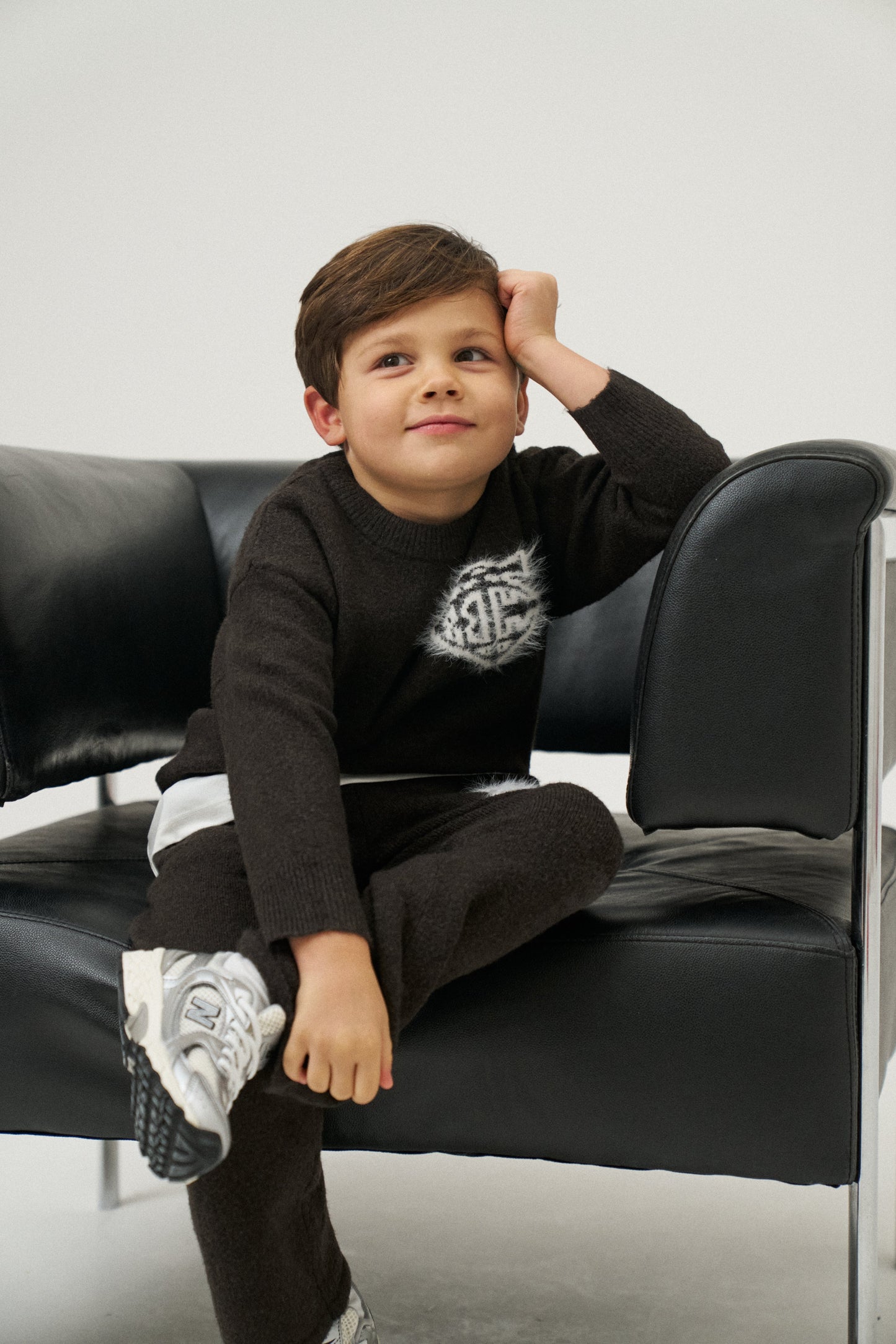 JUNIOR MONOGRAM FLUFFY KNIT CREW - BROWN