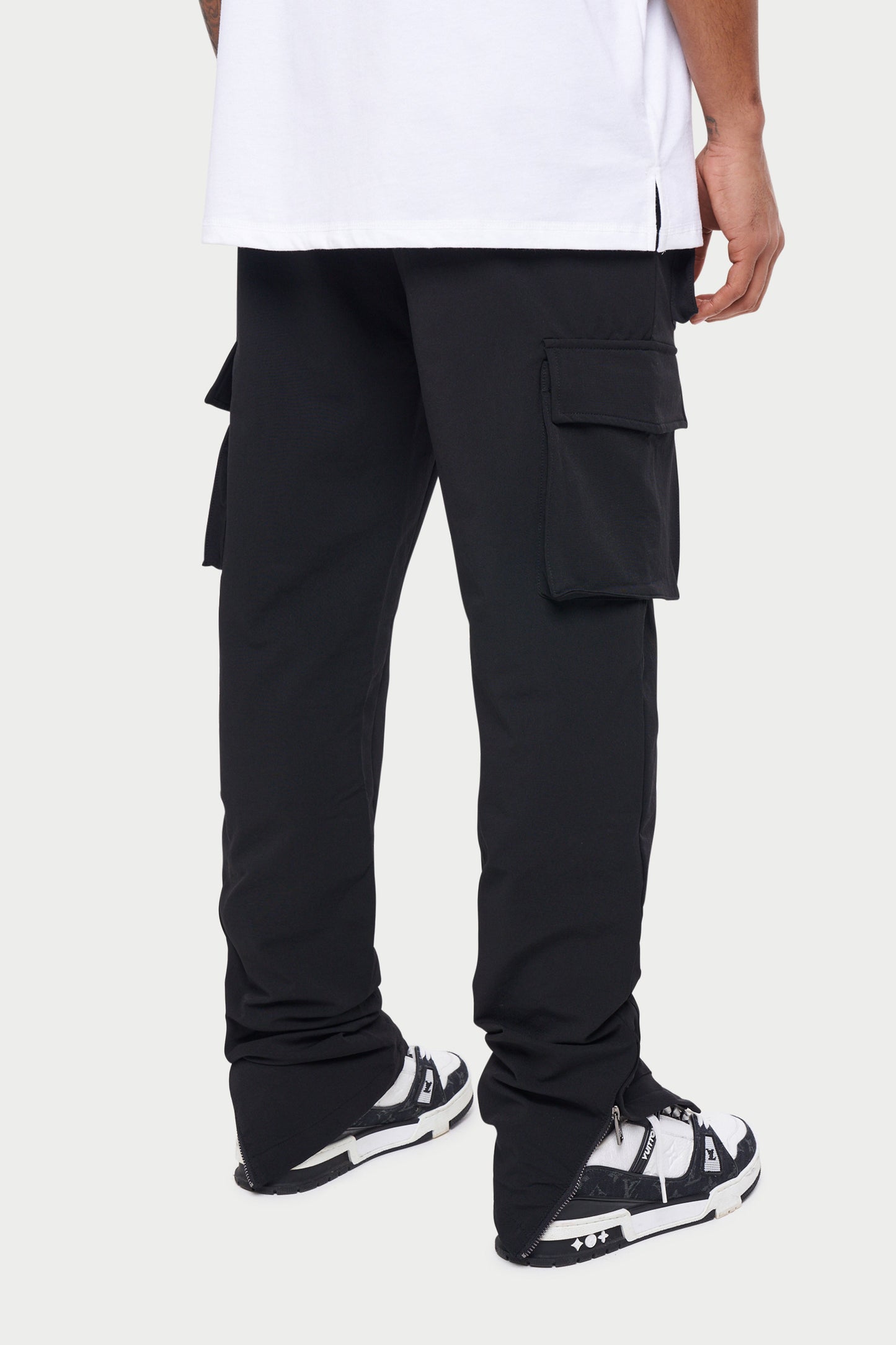TECHNICAL STRETCH ZIP CARGO PANTS - BLACK