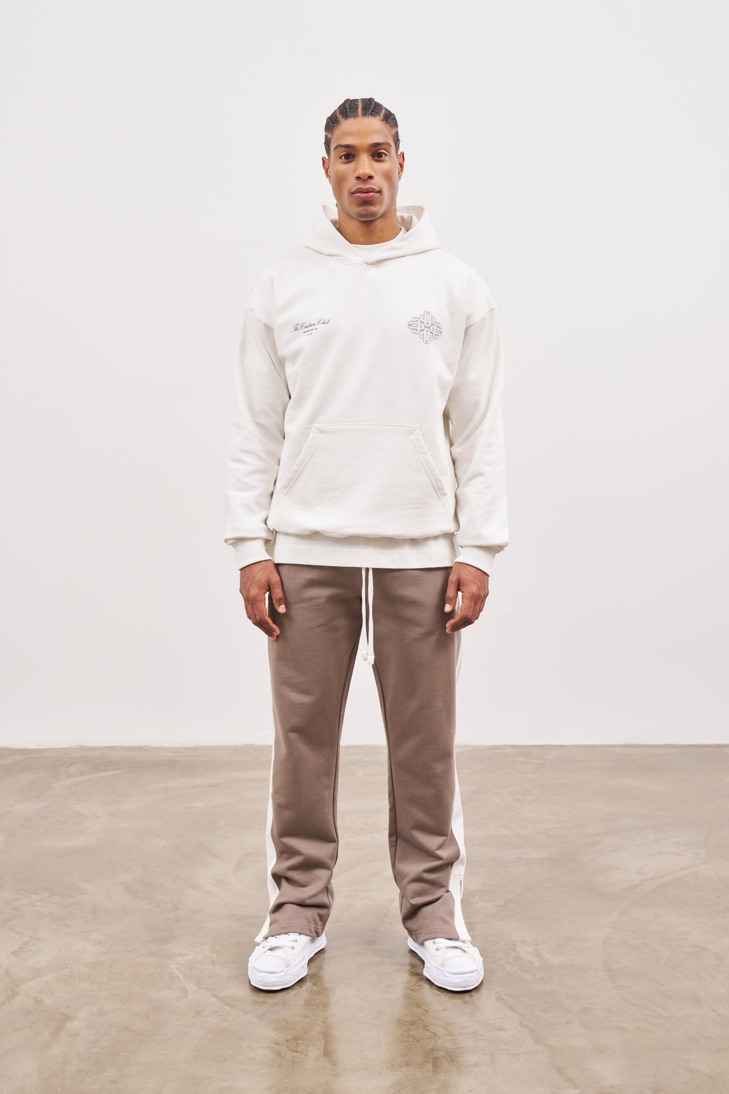 EMBLEM SIDE PANEL SPLIT HEM JOGGERS - BROWN
