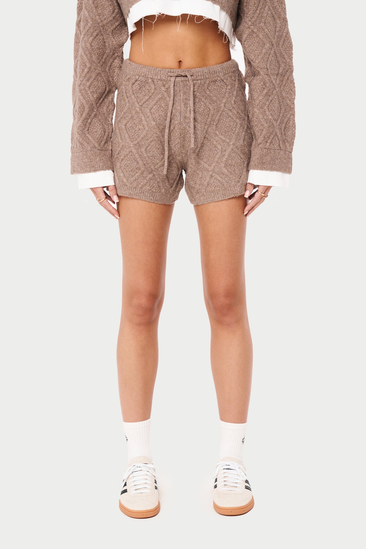 CABLE KNITTED SHORTS - BROWN