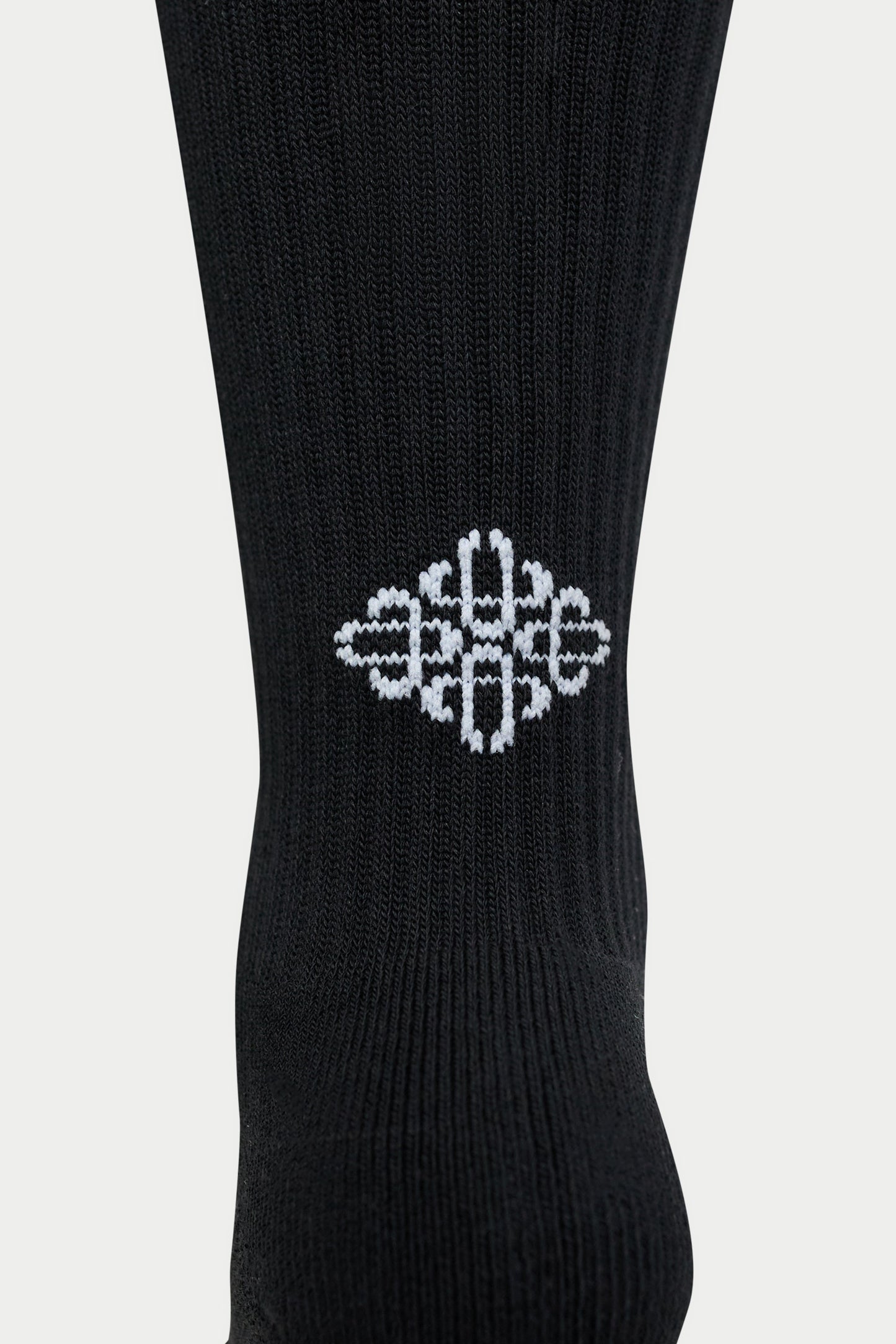 REVERSE EMBLEM COPYRIGHT SOCKS - BLACK