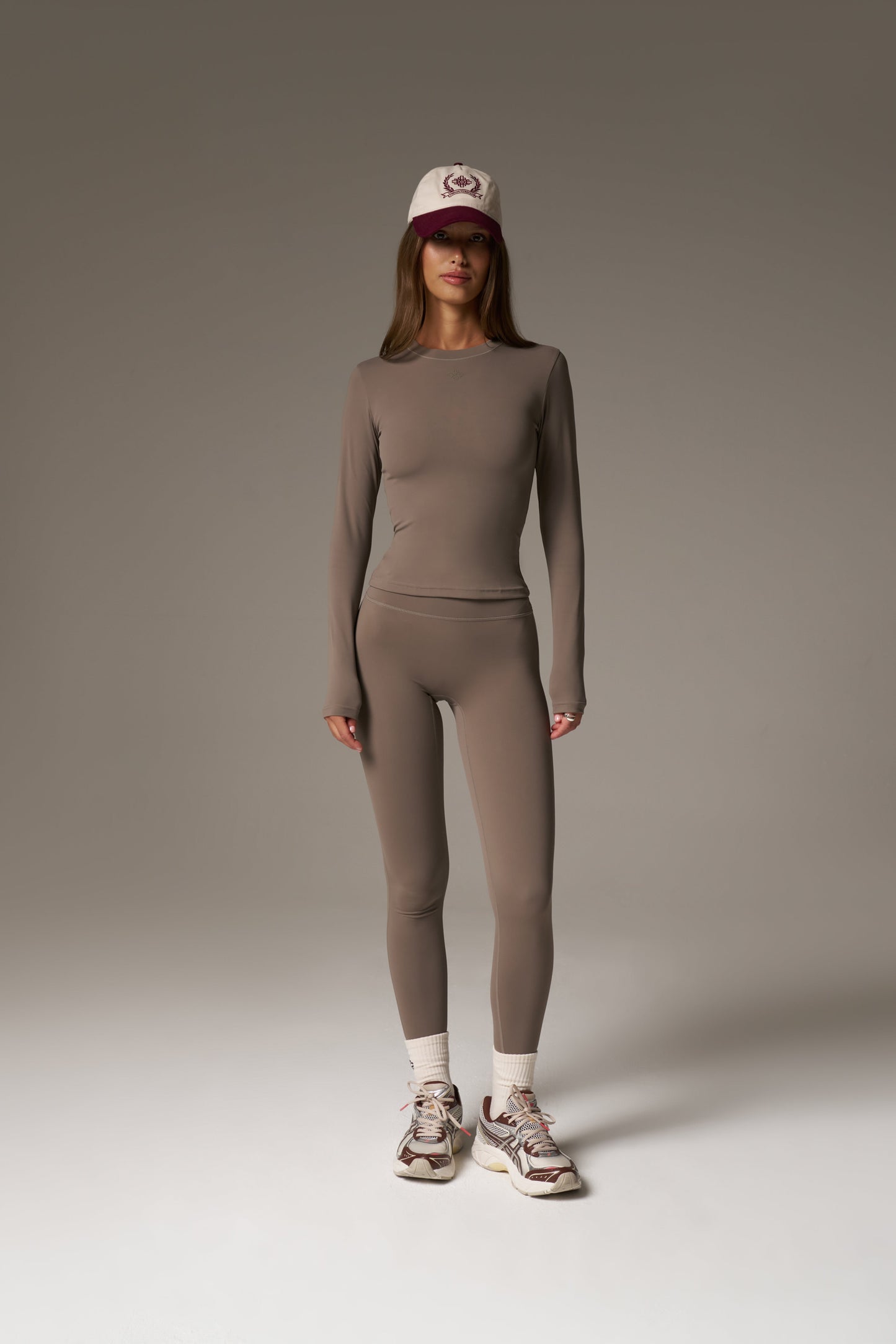 SCULPTING STRETCH LONG SLEEVE TOP - COCOA