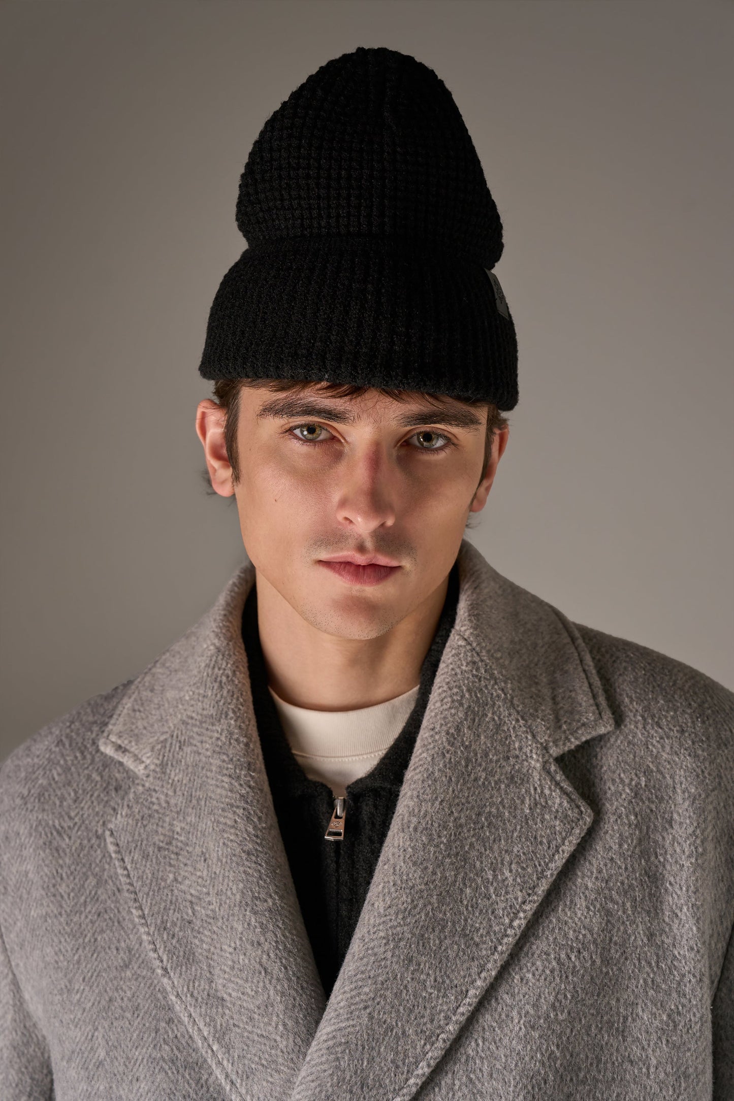 WAFFLE KNIT EMBLEM BEANIE - BLACK