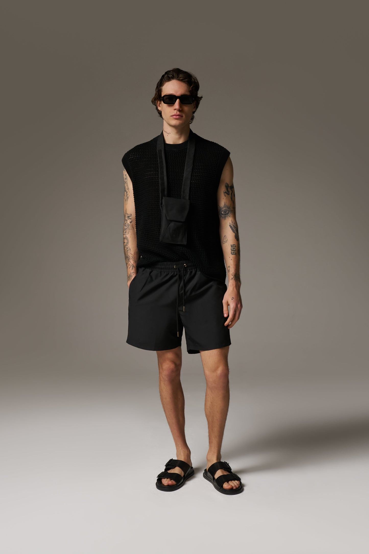 WATER REACTIVE EMBLEM SWIM SHORT - BLACK