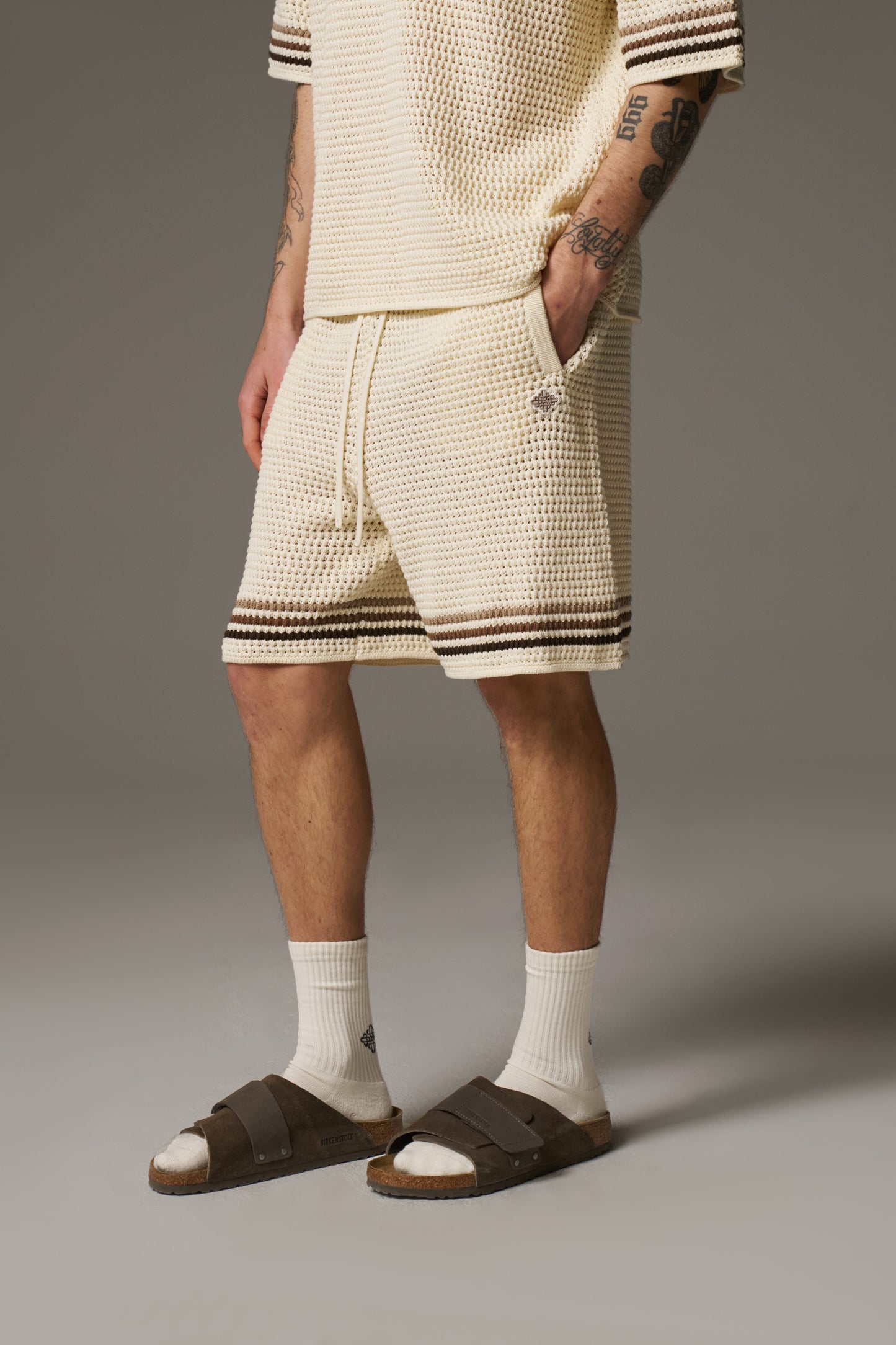 STRIPE CROCHET KNIT SHORTS - OFF WHITE