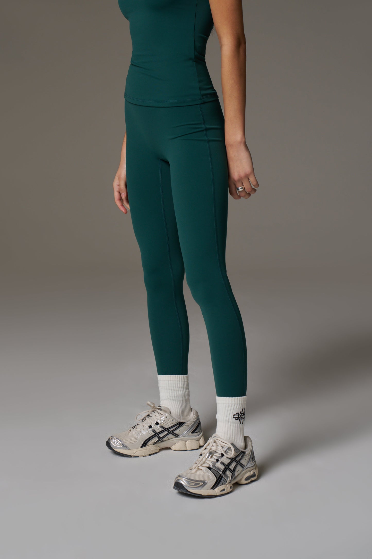 SCULPTING STRETCH EMBLEM LEGGINGS - FOREST GREEN
