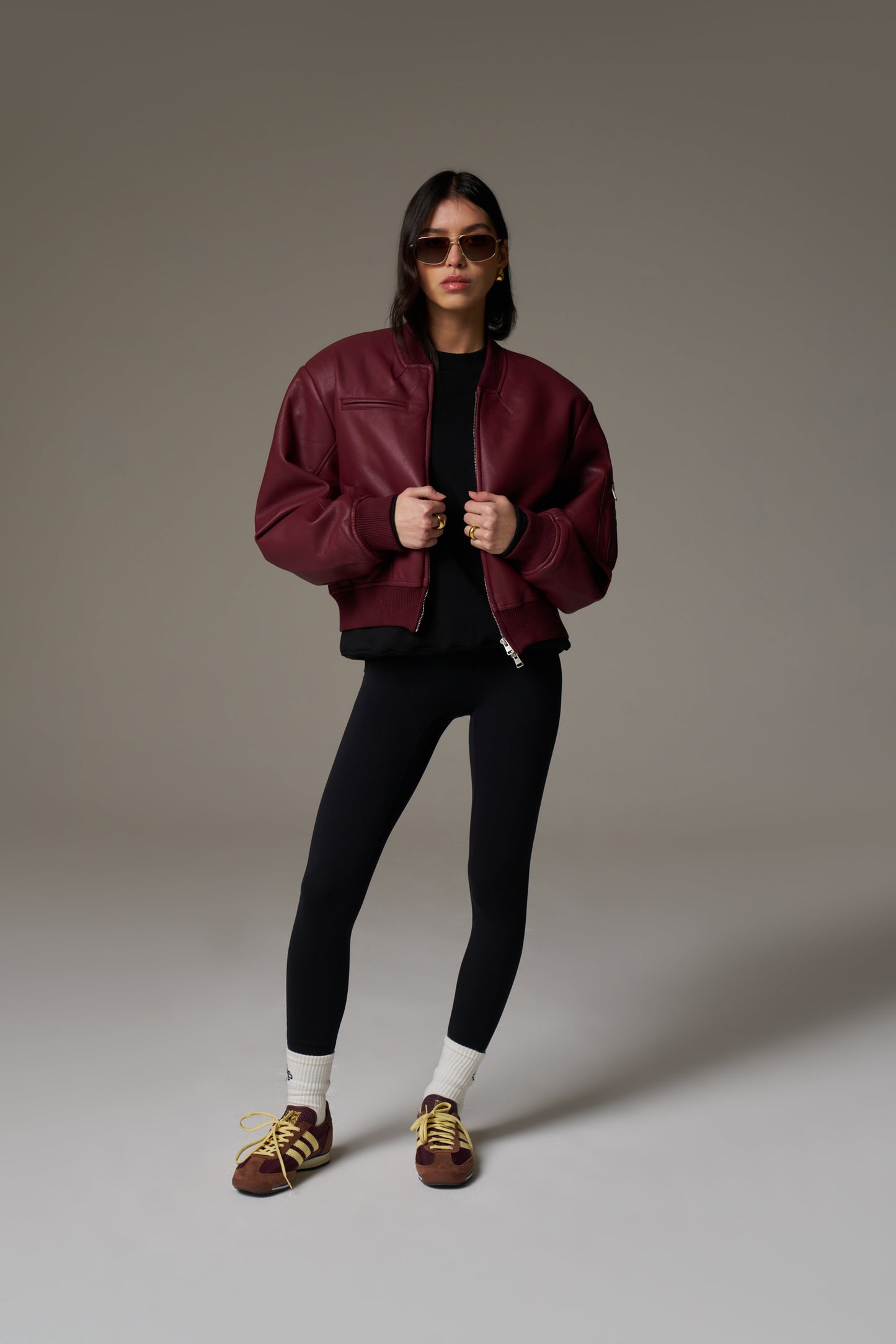 EMBLEM EMBROIDERED SWEATSHIRT - BLACK