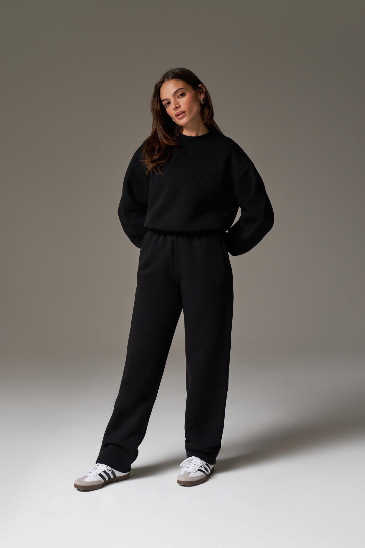 EMBROIDERED CREST RELAXED JOGGERS - BLACK