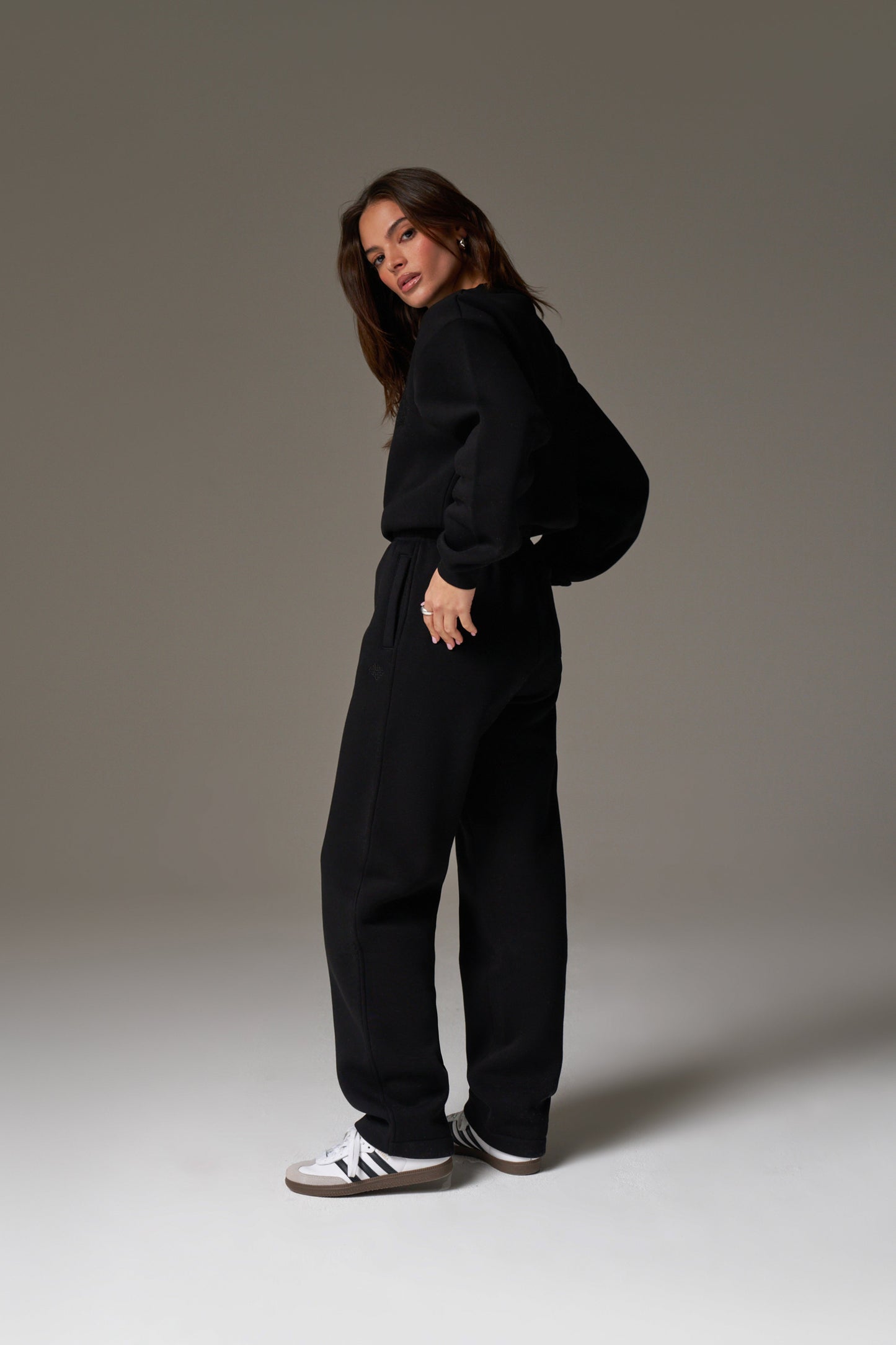 EMBROIDERED CREST RELAXED JOGGERS - BLACK