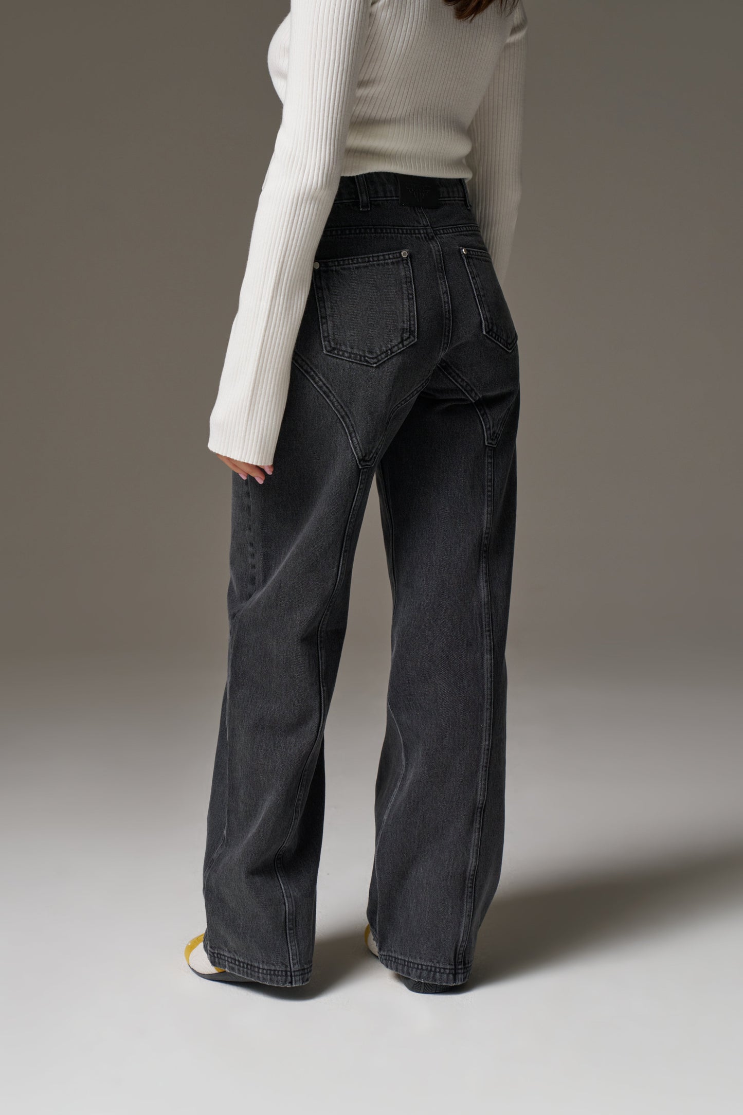 SEAM DETAIL WASHED JEANS - BLACK WASH