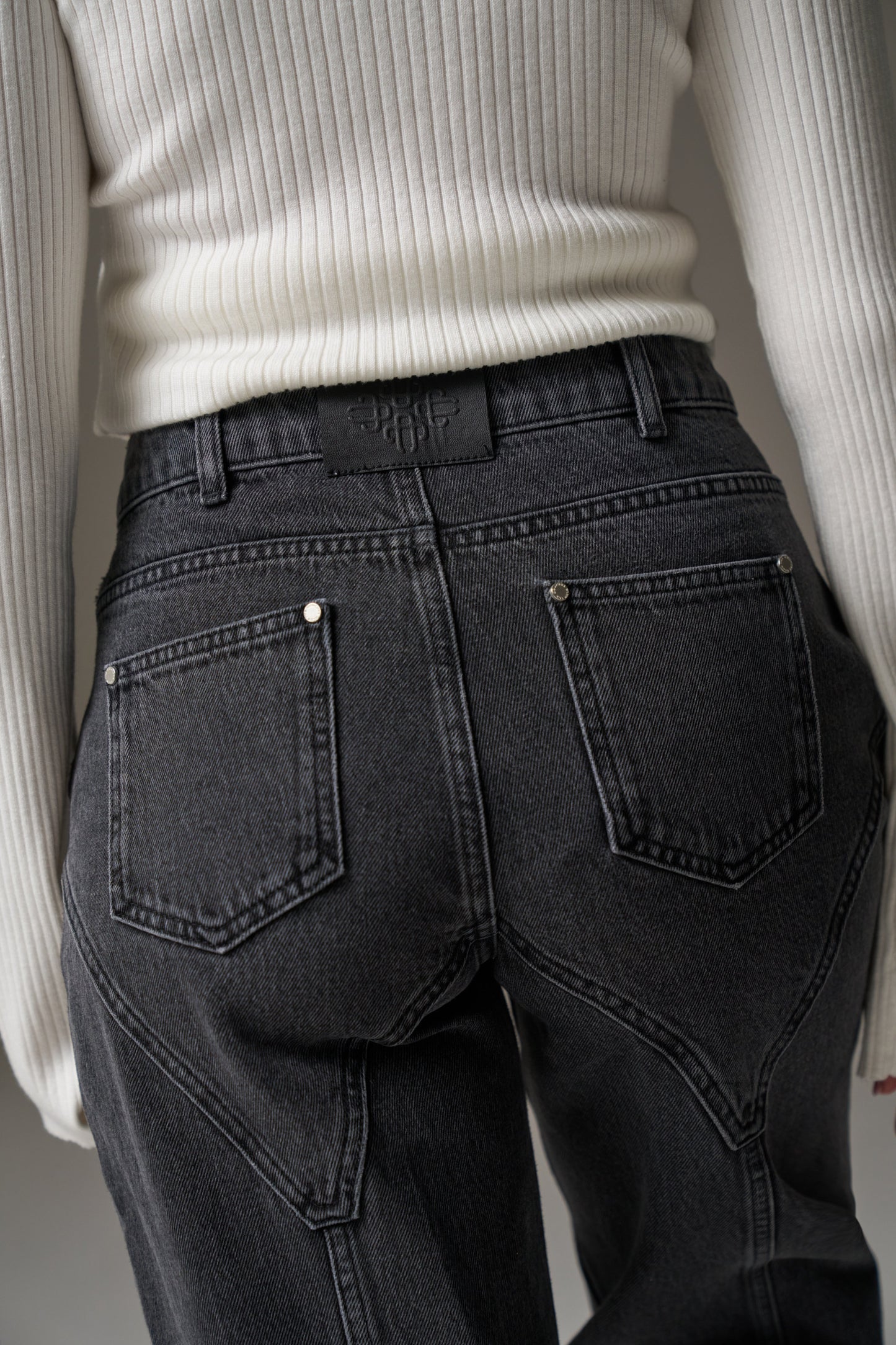 SEAM DETAIL WASHED JEANS - BLACK WASH