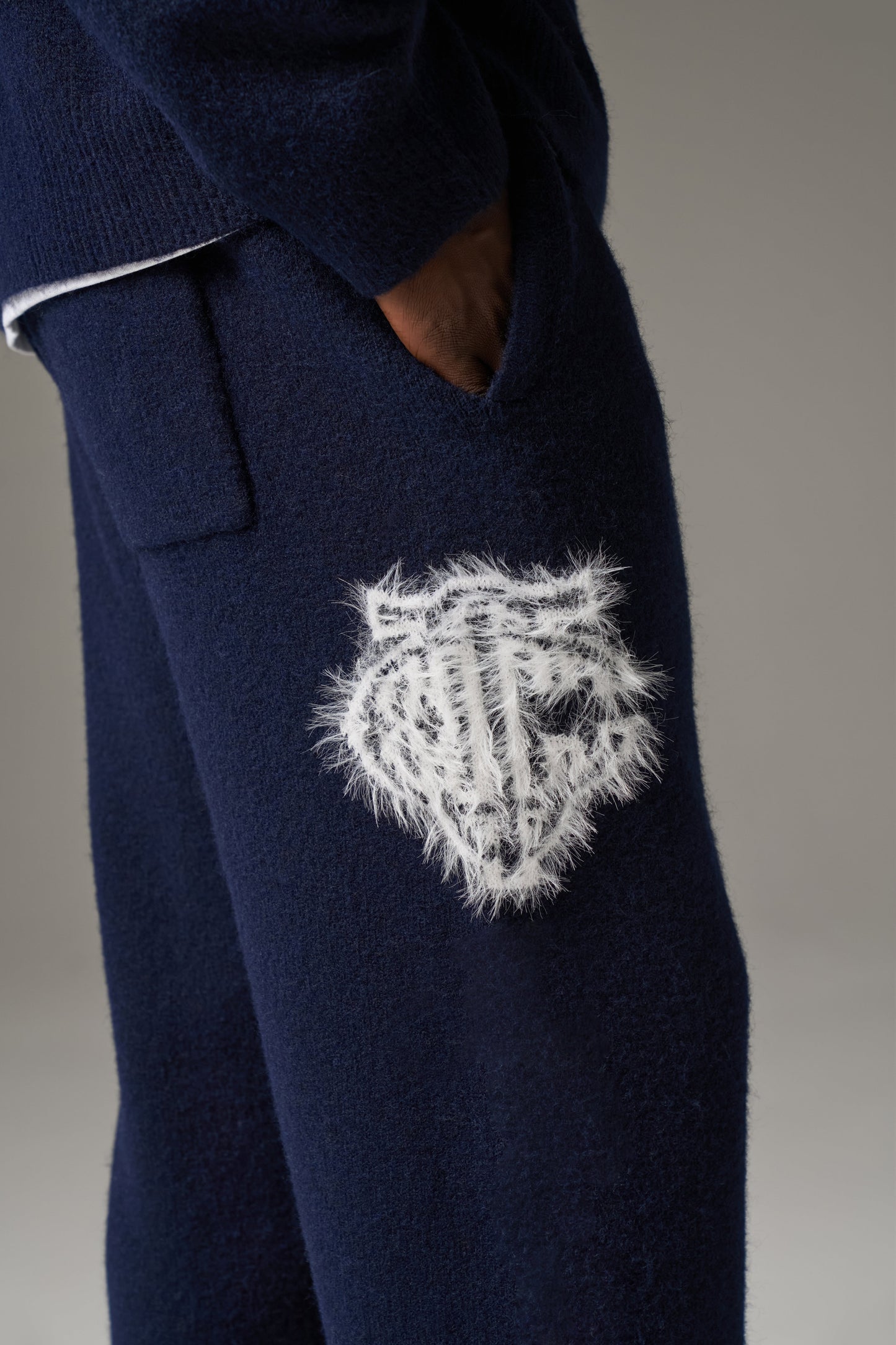 MONOGRAM FLUFFY KNIT JOGGERS - NAVY