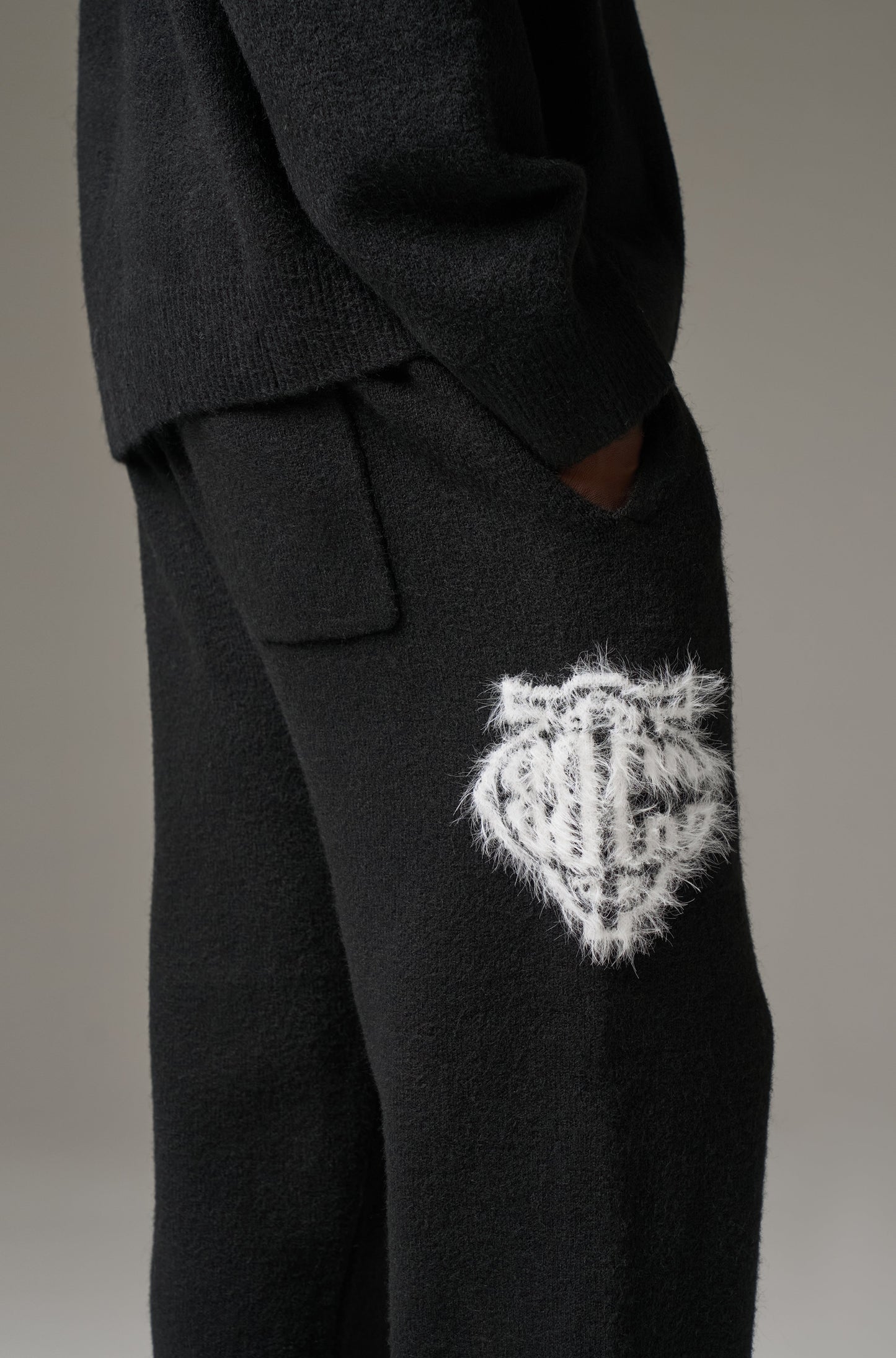 MONOGRAM FLUFFY KNIT JOGGERS - BLACK