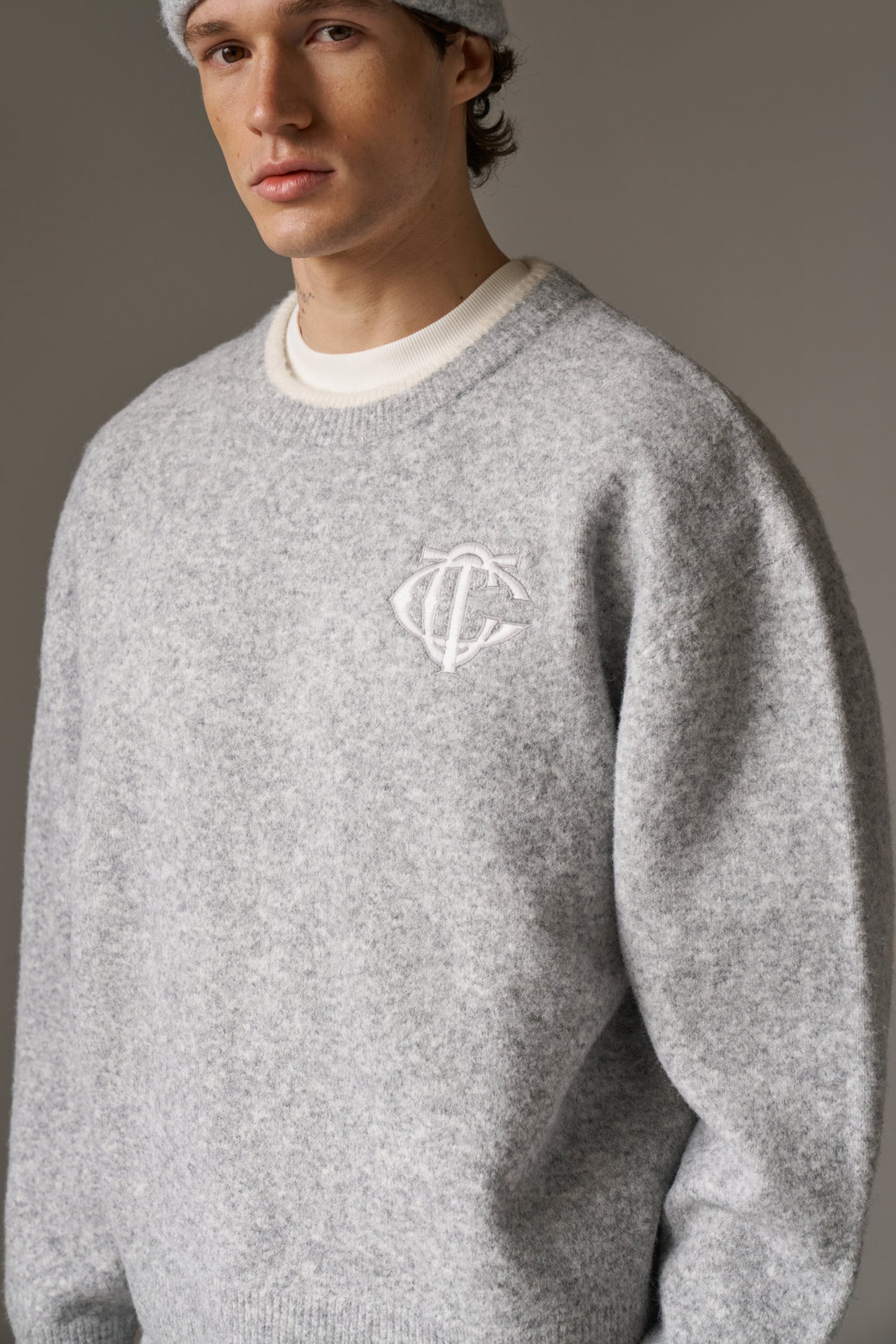 MONOGRAM KNITTED CREW - GREY