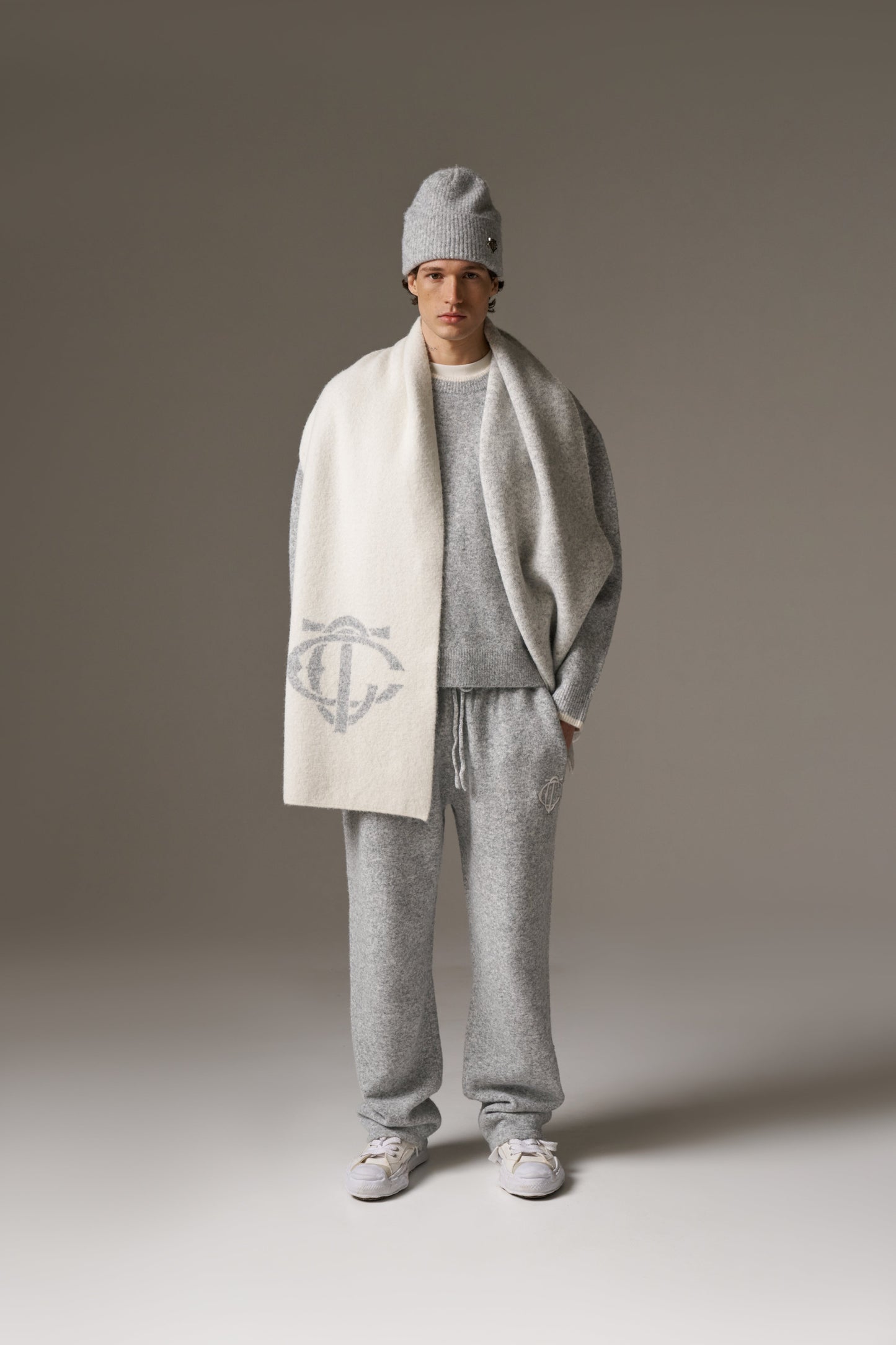 MONOGRAM KNITTED CREW - GREY