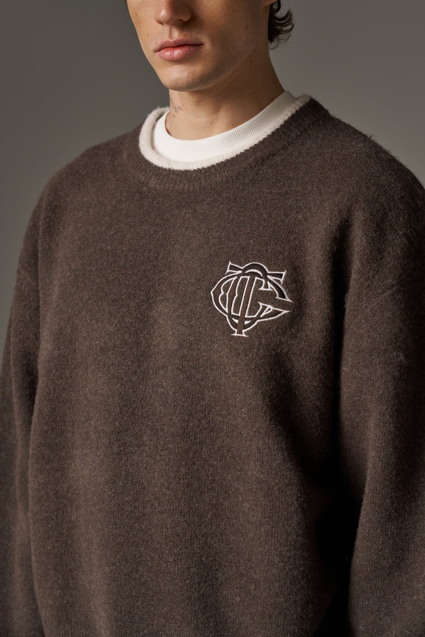 MONOGRAM KNITTED CREW - BROWN