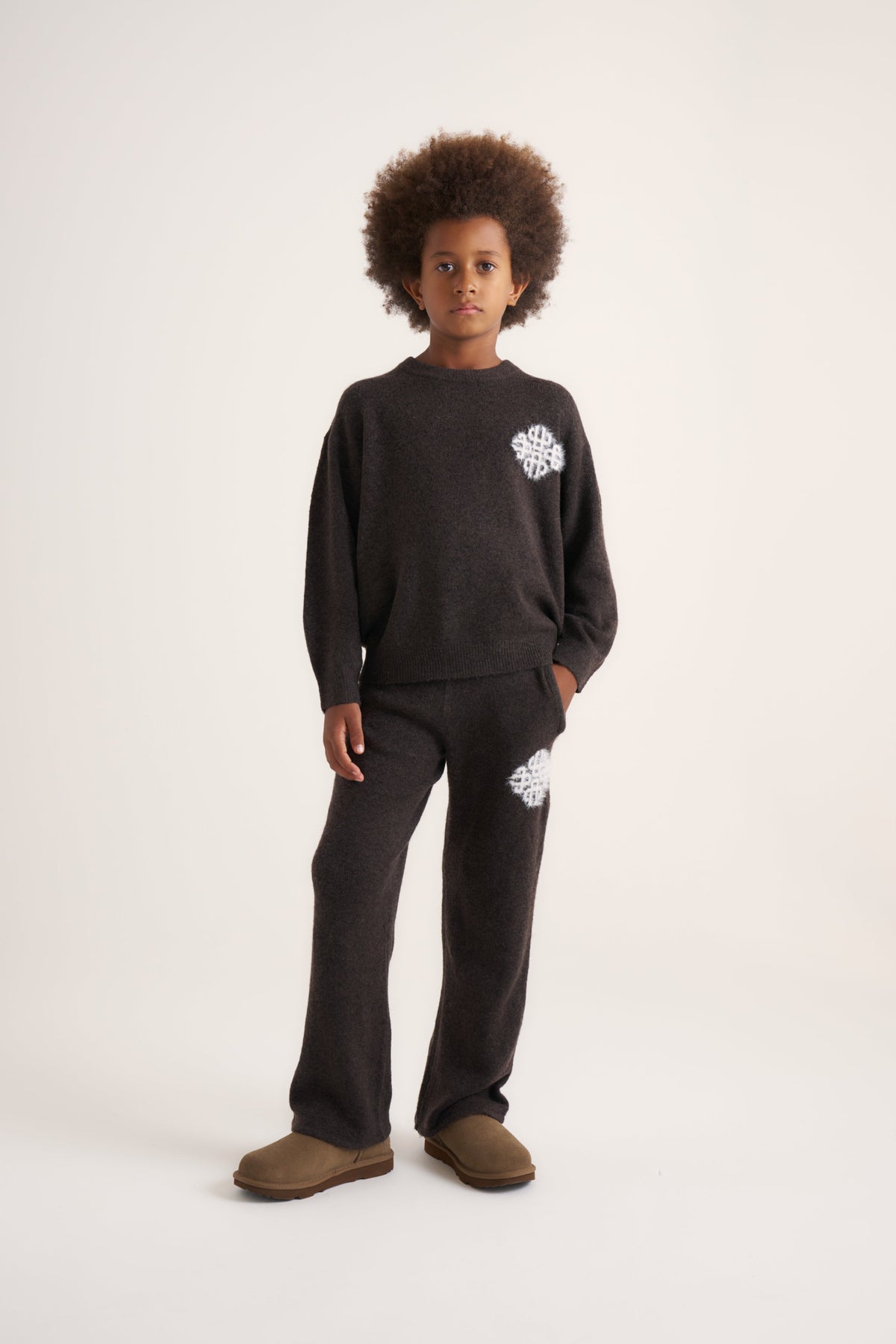 JUNIOR EMBLEM FLUFFY KNIT JOGGERS - BROWN