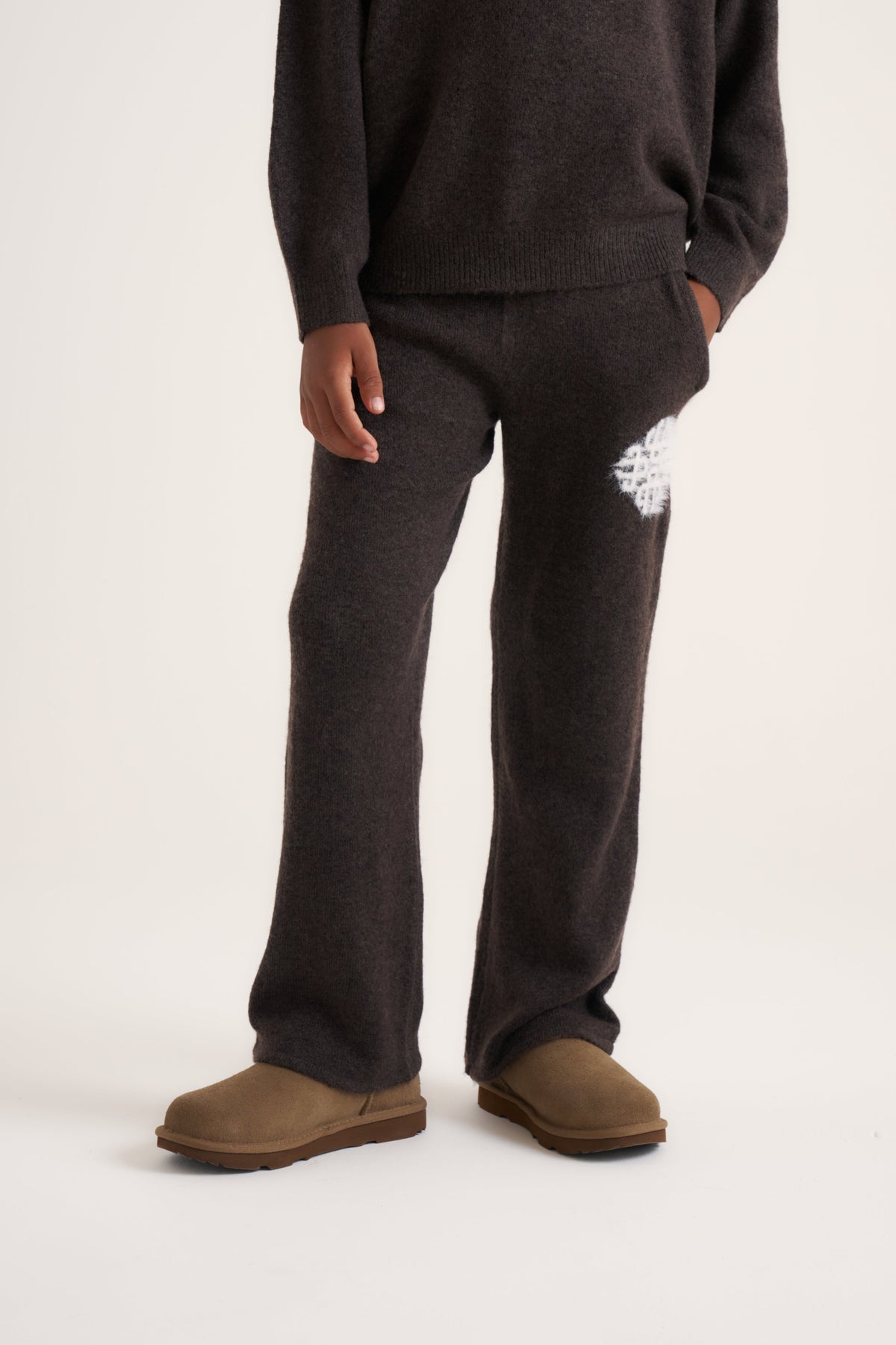 JUNIOR EMBLEM FLUFFY KNIT JOGGERS - BROWN