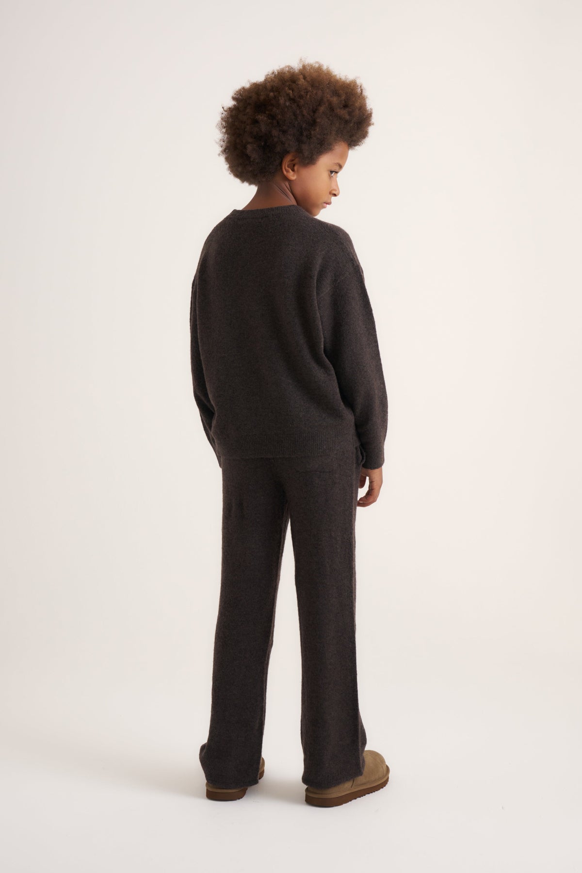 JUNIOR EMBLEM FLUFFY KNIT CREW - BROWN