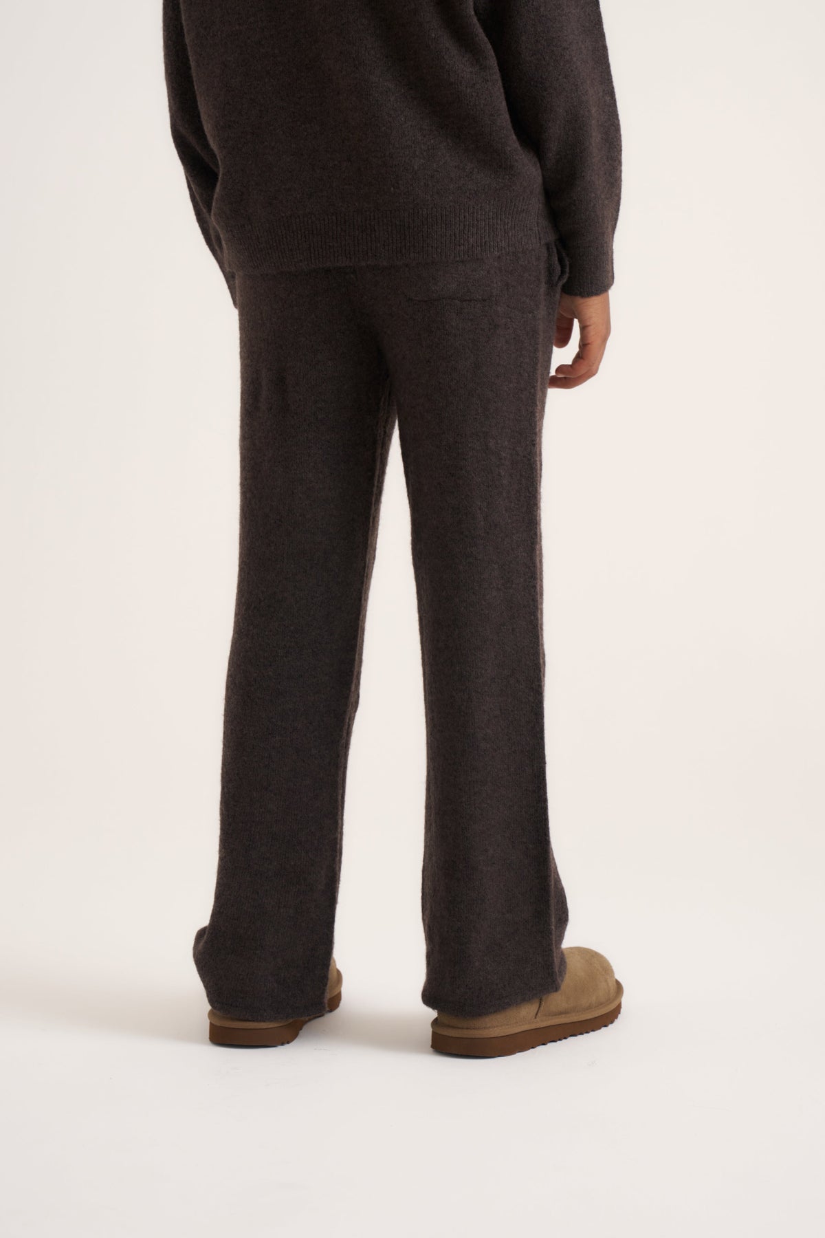 JUNIOR EMBLEM FLUFFY KNIT JOGGERS - BROWN