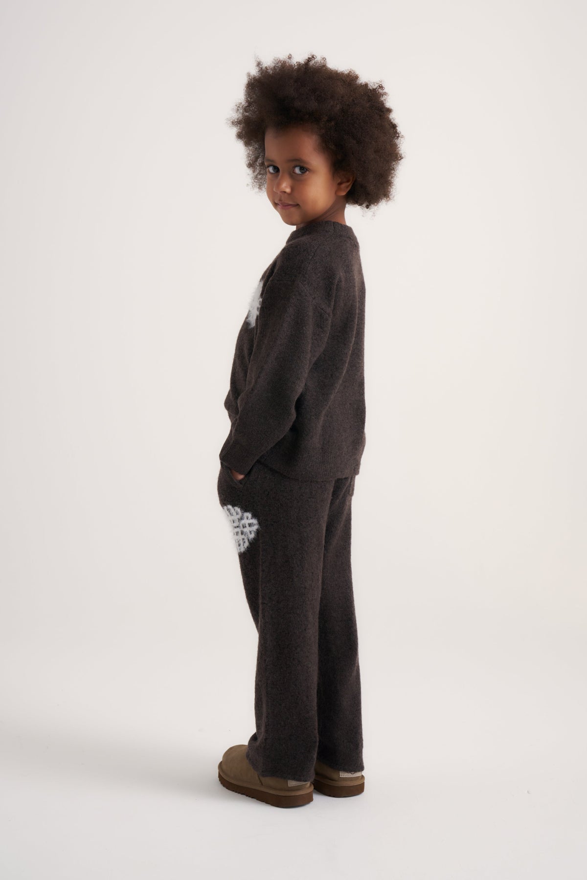 KIDS EMBLEM FLUFFY KNIT JOGGERS - BROWN