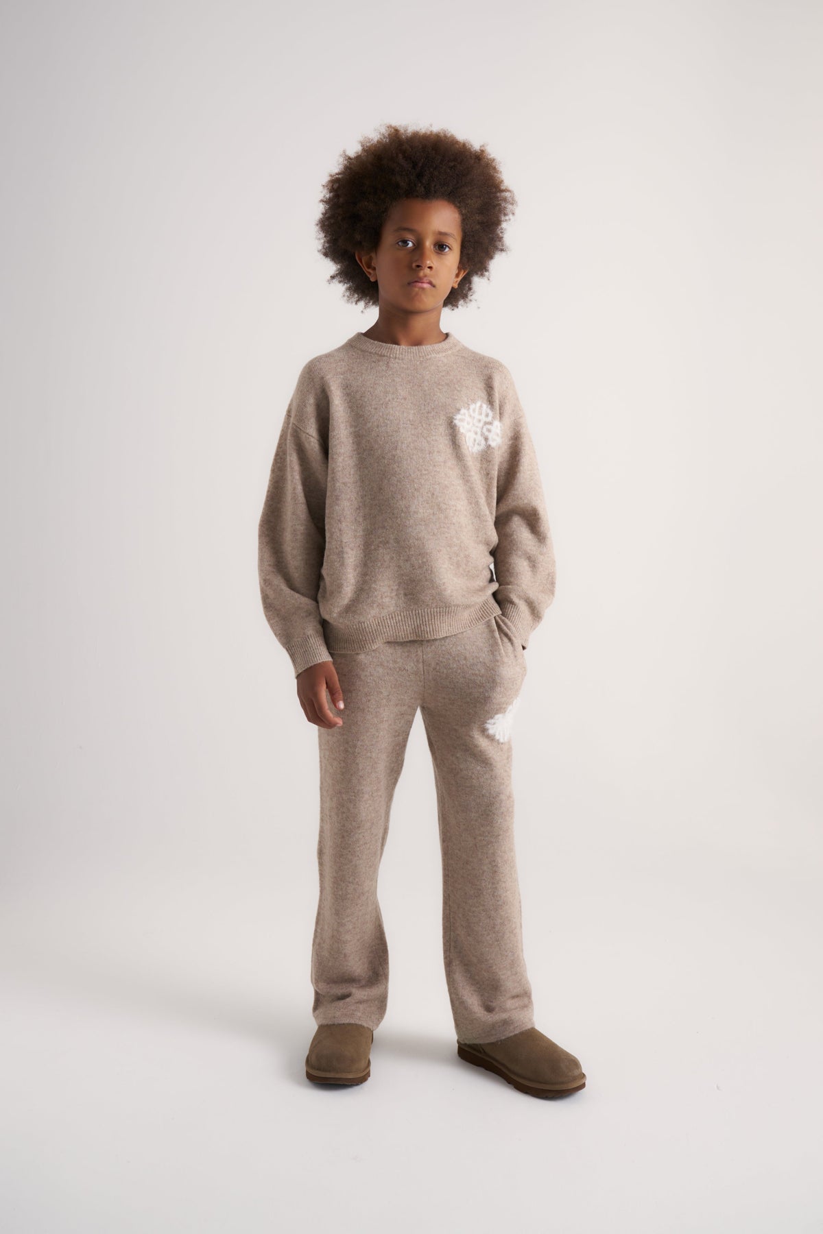 JUNIOR EMBLEM FLUFFY KNIT CREW - BEIGE