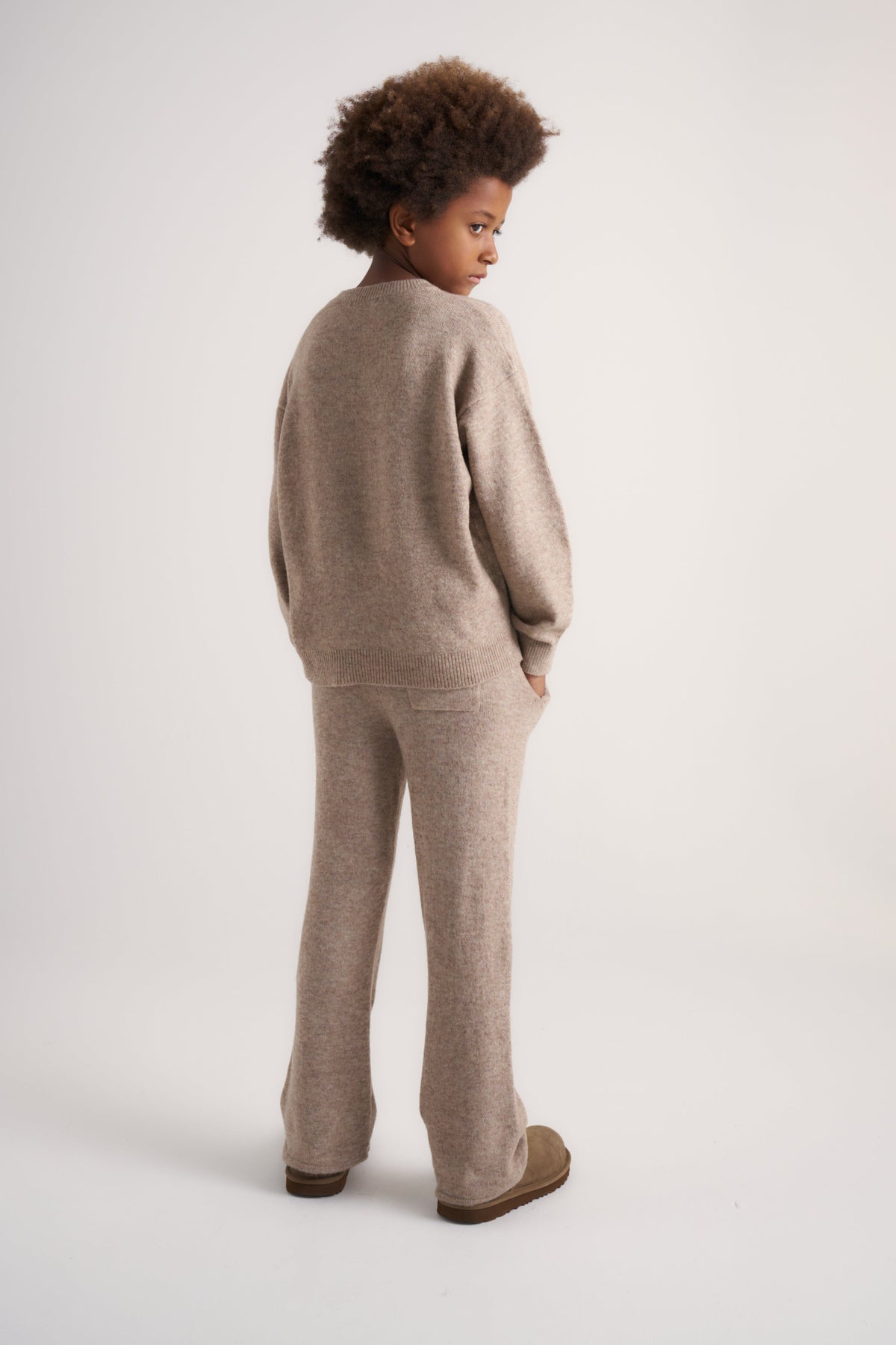 JUNIOR EMBLEM FLUFFY KNIT JOGGERS - BEIGE