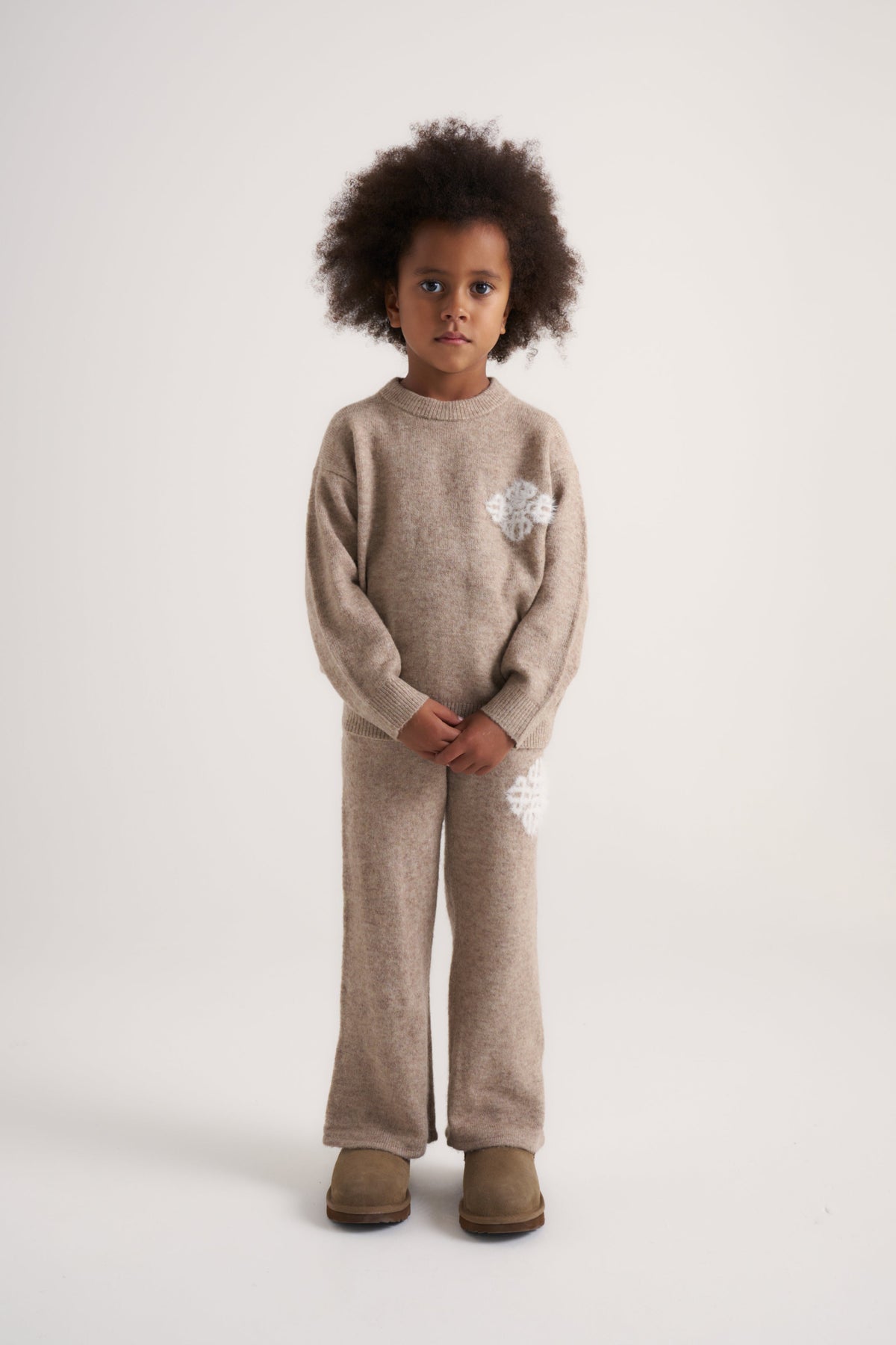 KIDS EMBLEM FLUFFY KNIT CREW - BEIGE