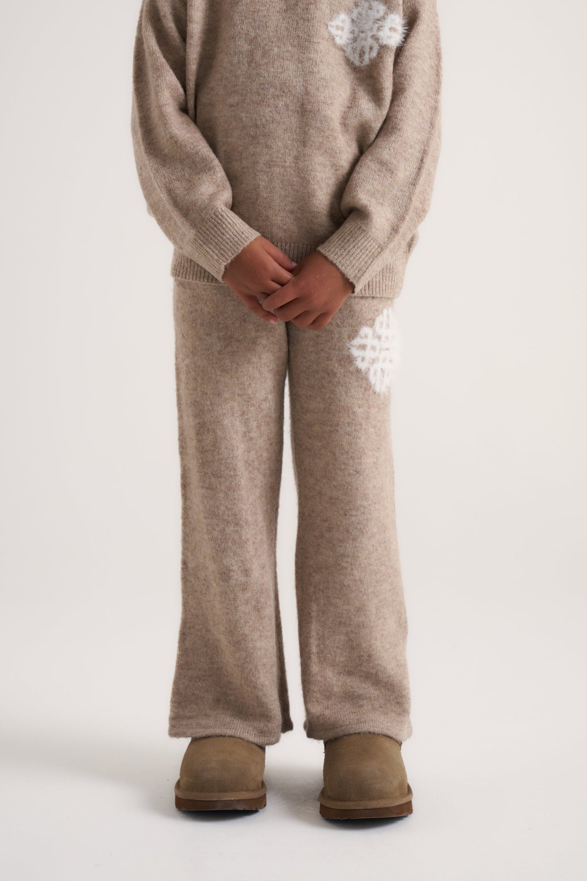KIDS EMBLEM FLUFFY KNIT JOGGERS - BEIGE