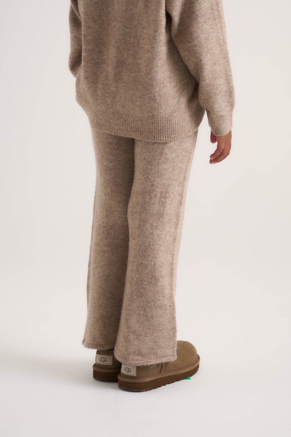 KIDS EMBLEM FLUFFY KNIT JOGGERS - BEIGE