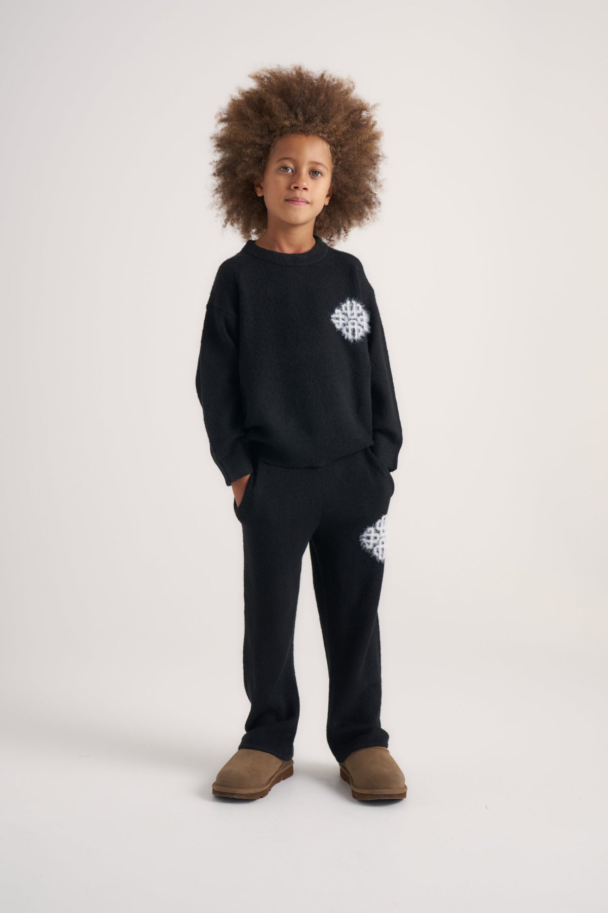 JUNIOR EMBLEM FLUFFY KNIT JOGGERS - BLACK