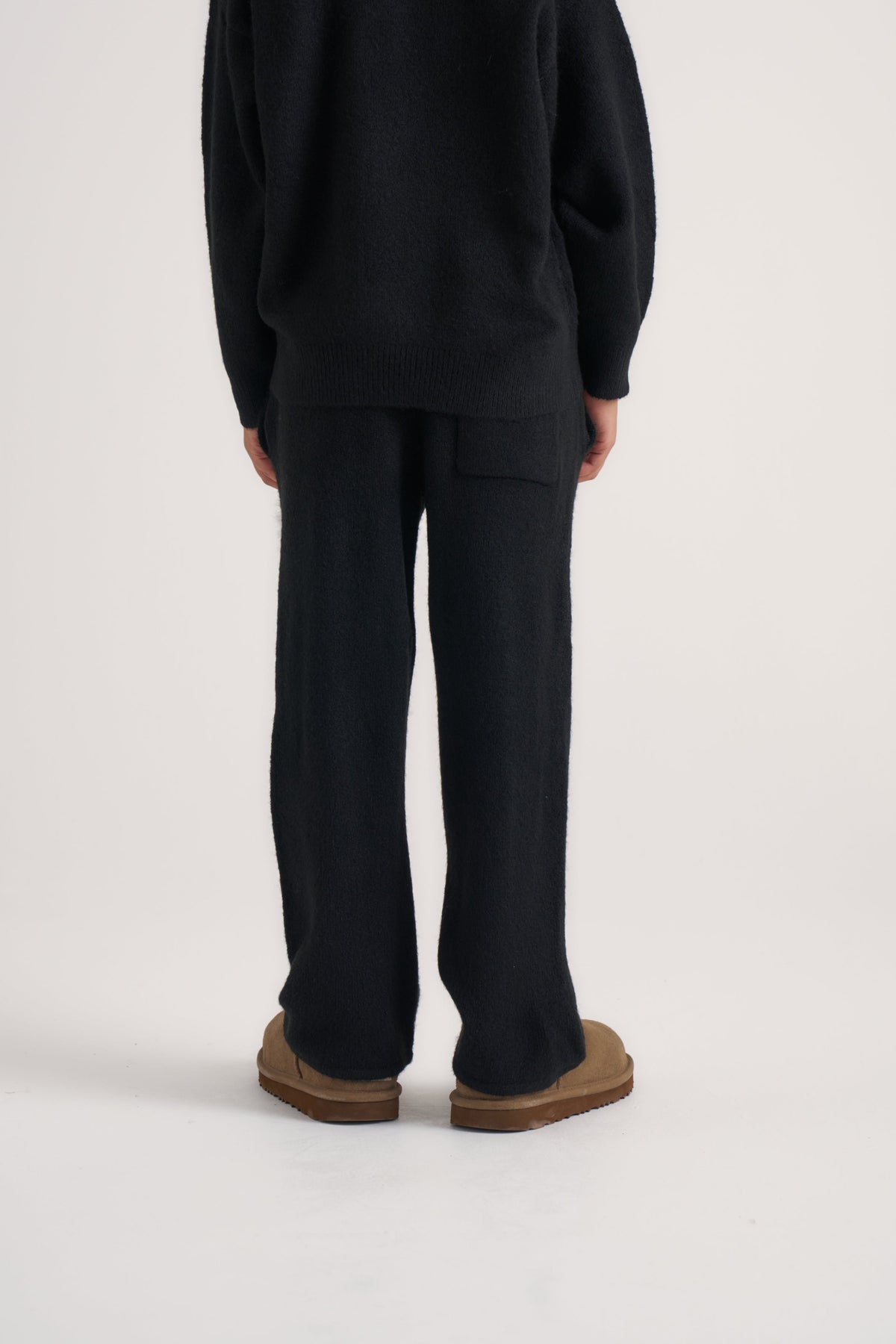JUNIOR EMBLEM FLUFFY KNIT JOGGERS - BLACK