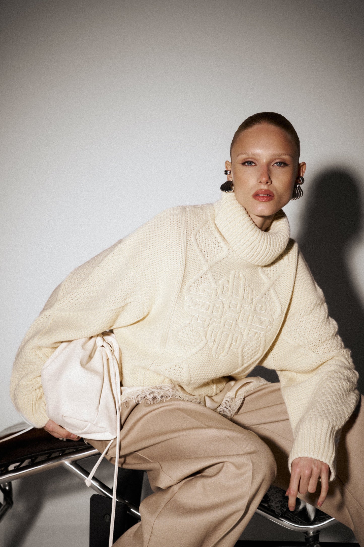 ROLL NECK EMBLEM JUMPER - CREAM