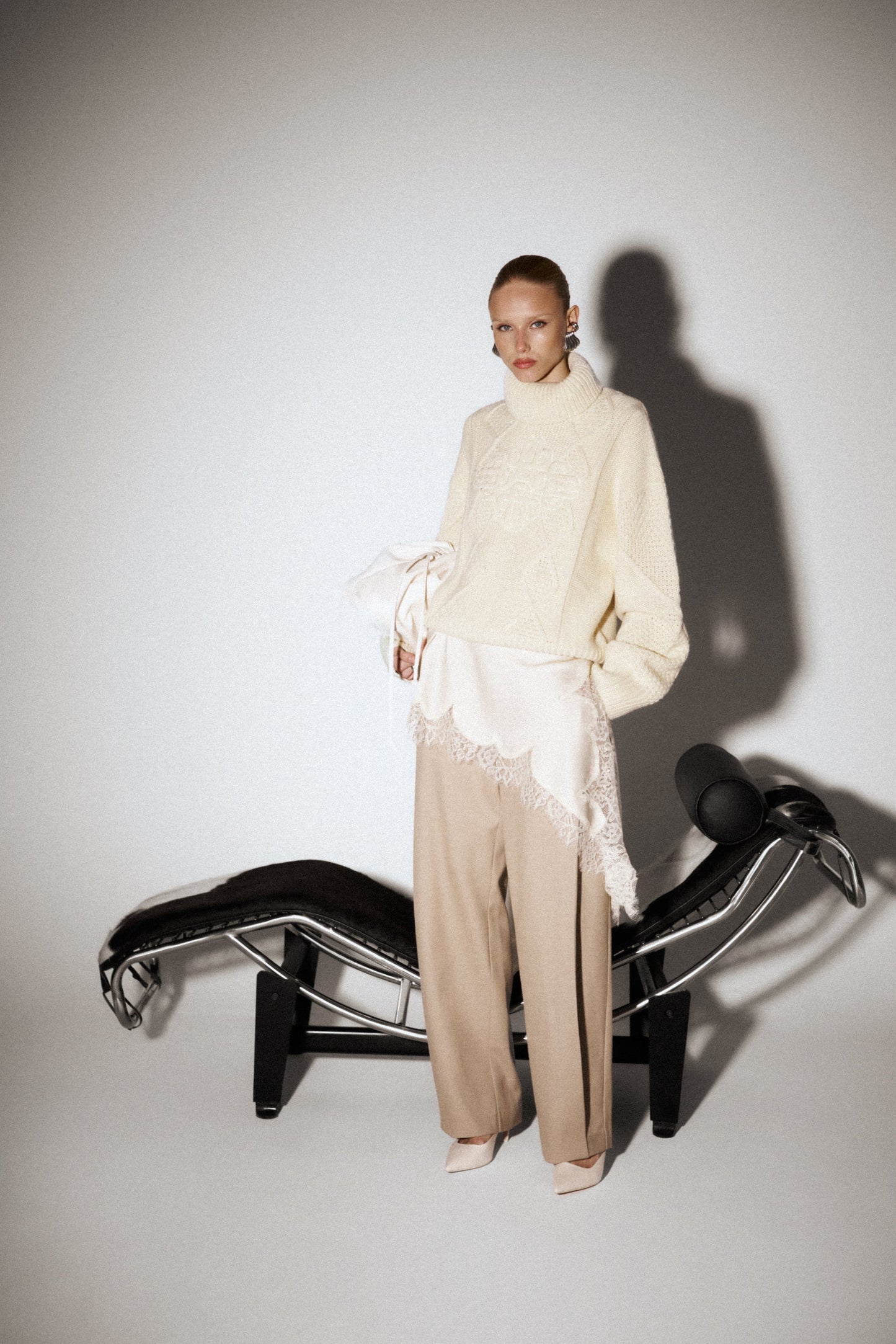 ROLL NECK EMBLEM JUMPER - CREAM