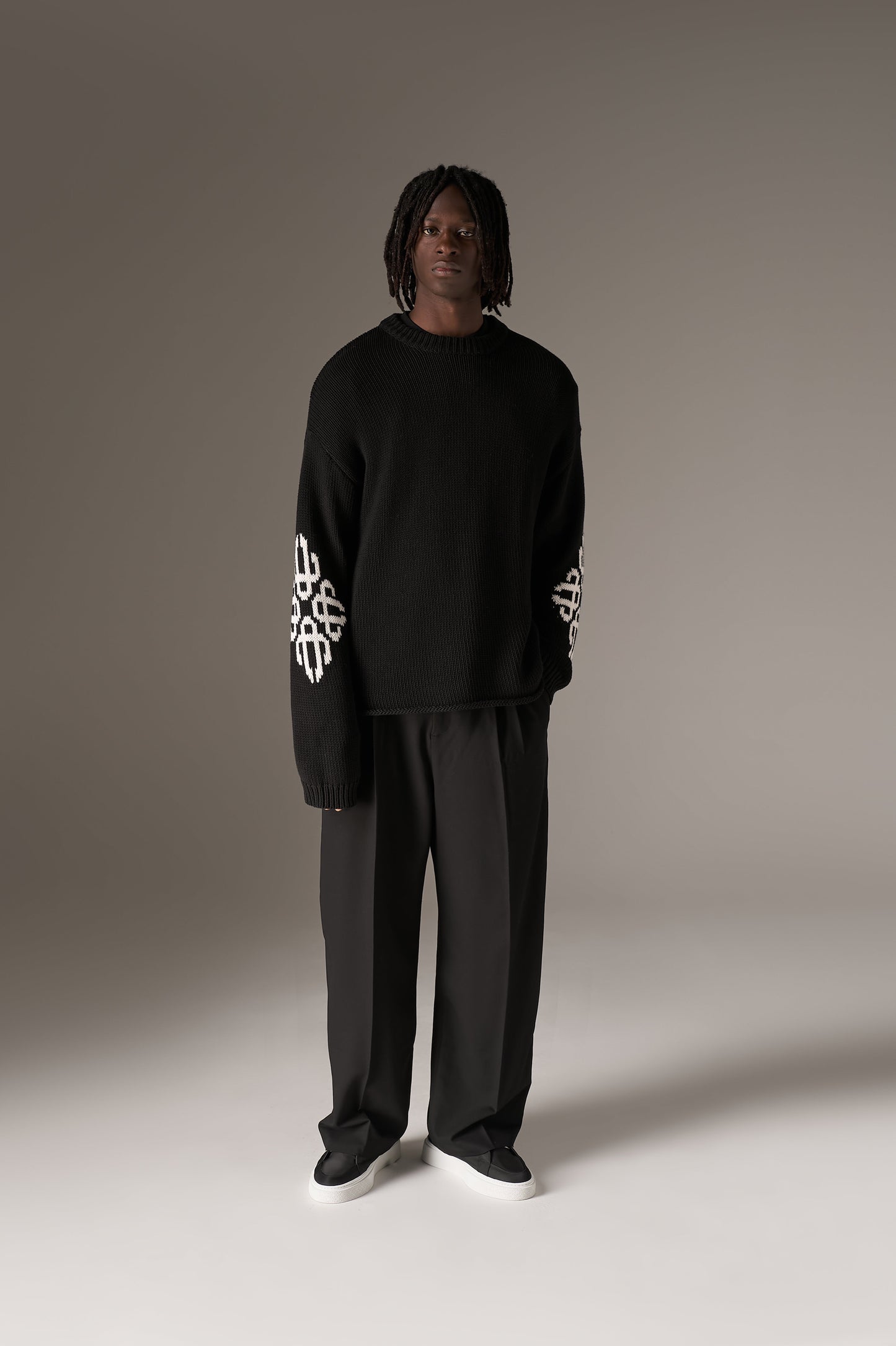 CHUNKY KNIT EMBLEM JUMPER - BLACK