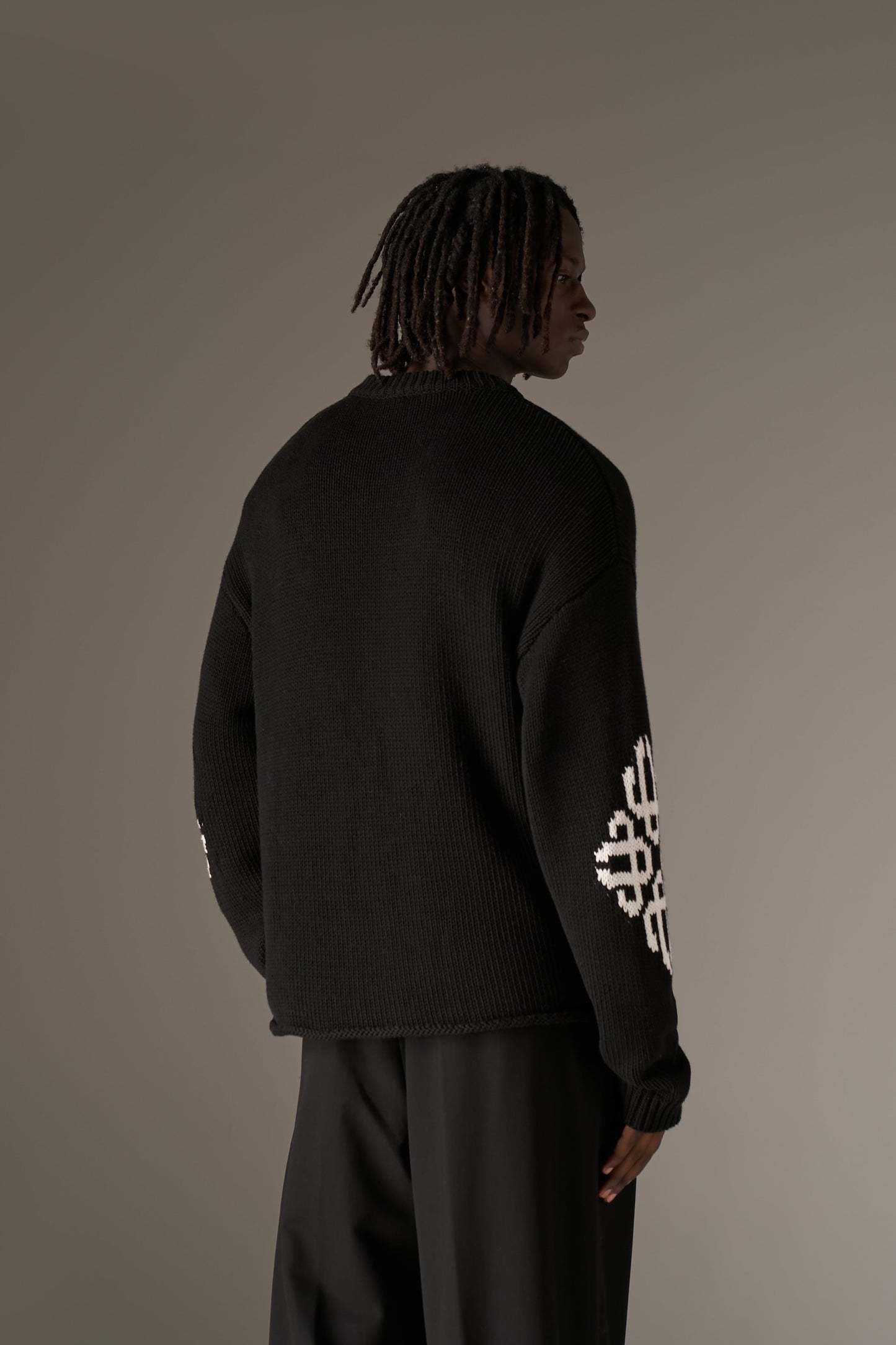 CHUNKY KNIT EMBLEM JUMPER - BLACK