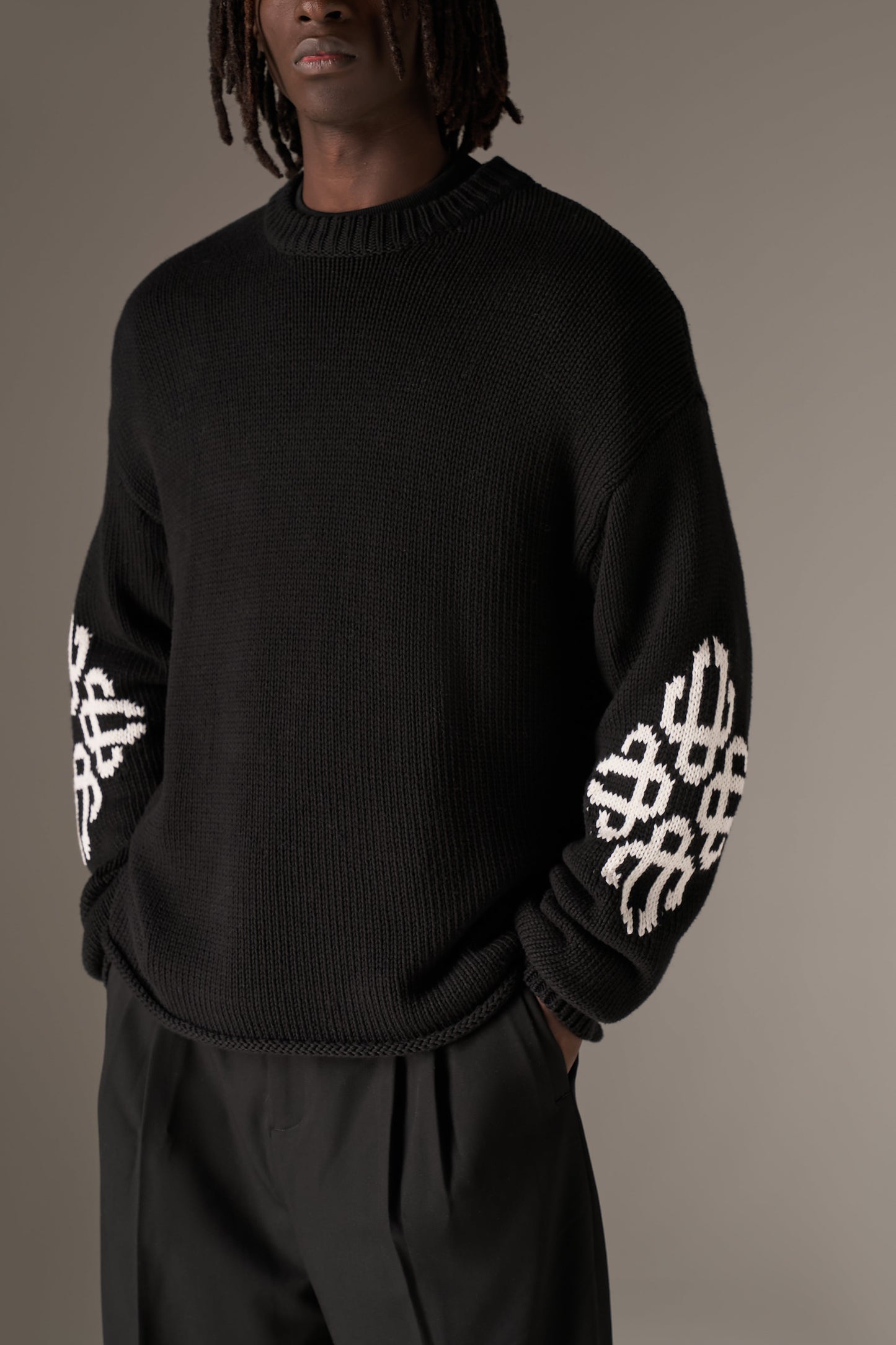 CHUNKY KNIT EMBLEM JUMPER - BLACK