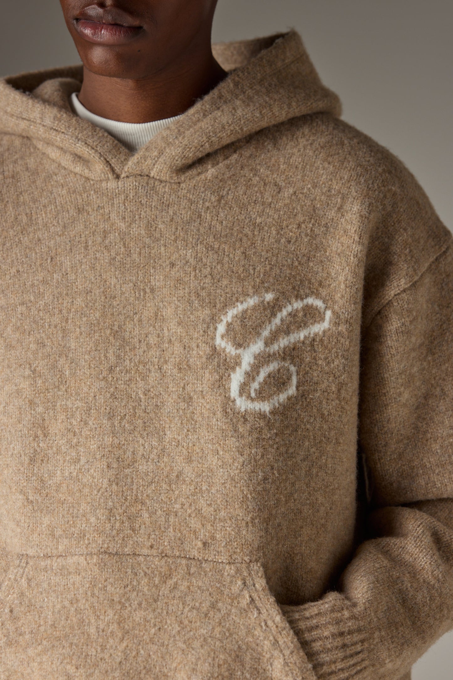 SCRIPT LOGO GRAPHIC KNITTED HOODIE - BEIGE
