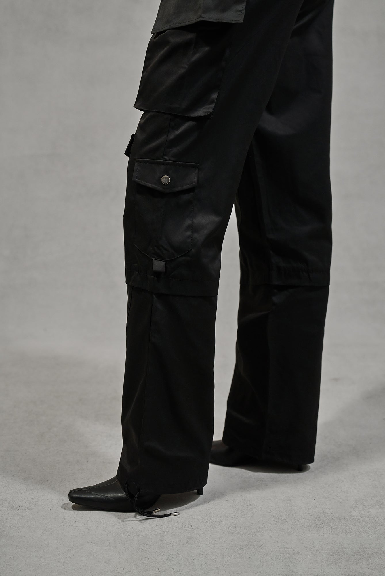OVERSIZED TIE HEM CARGO PANTS - BLACK