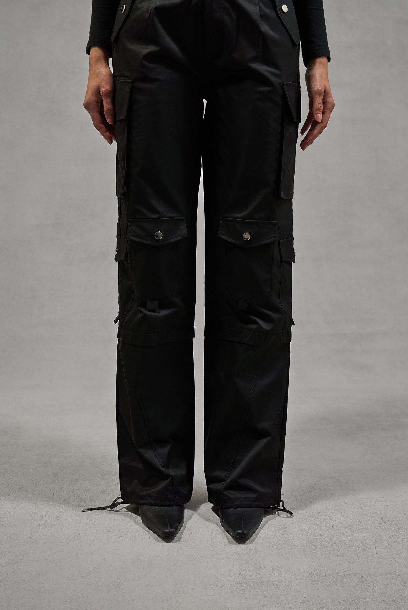 OVERSIZED TIE HEM CARGO PANTS - BLACK