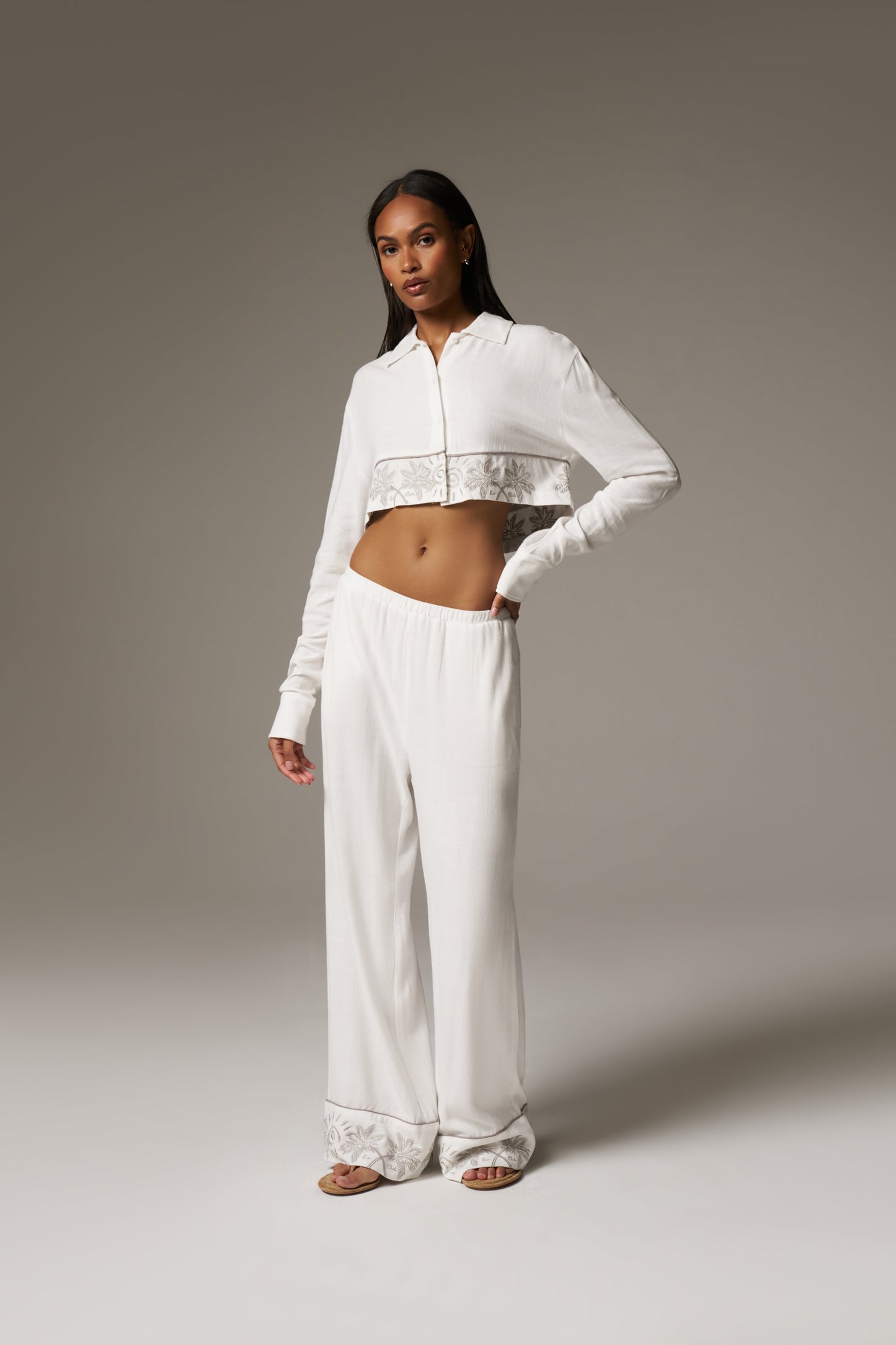 PALM EMBROIDERED CROPPED SHIRT - OFF WHITE